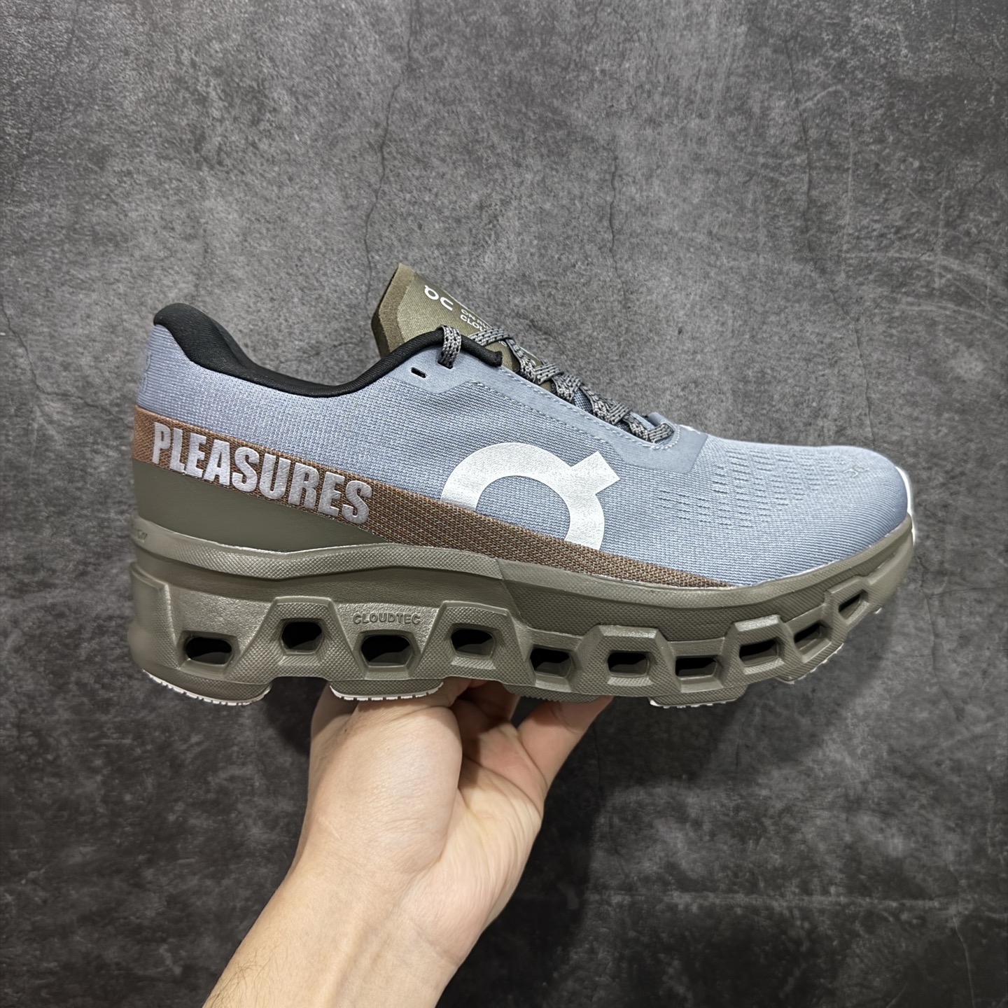  On 昂跑 PLEASURES  The Loop Cloudmonster 2  舒适 百搭 织物 休闲跑鞋 B0灰色 3MF10493192