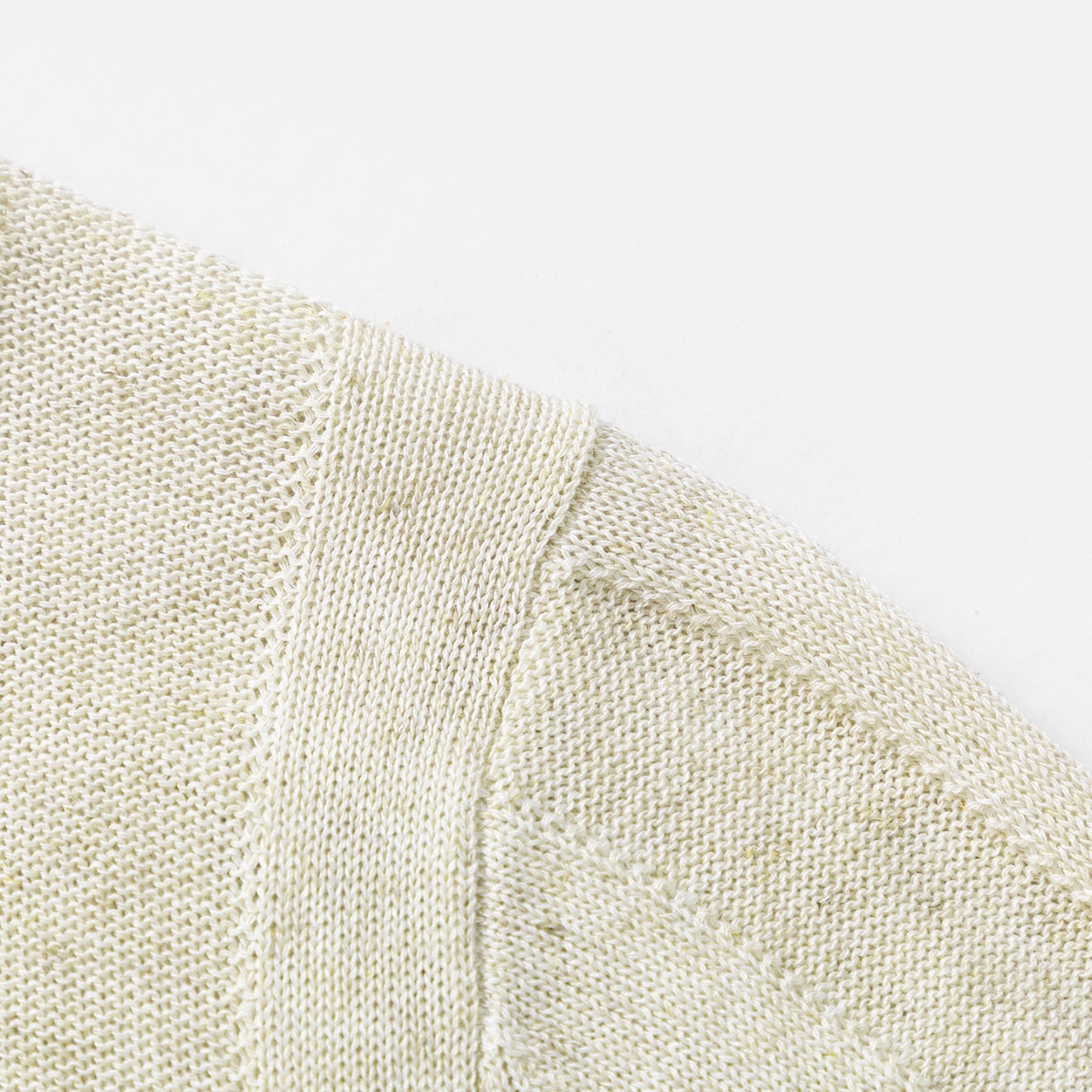 Brunello Cucinelli Men's Solid-Color Knit Polo Shirt (Linen-Cotton Blend, Single-Breasted)