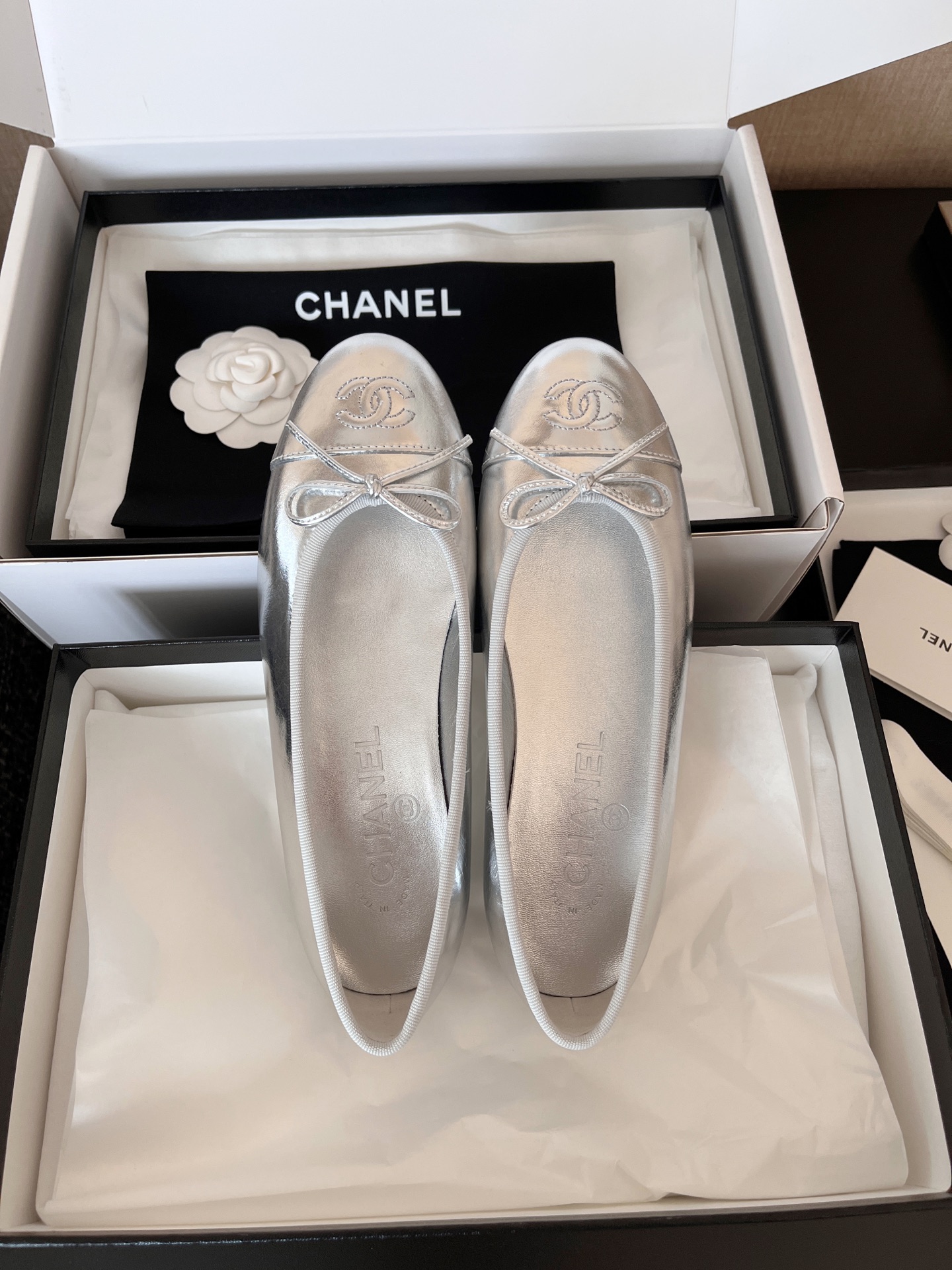 CHANEL Women's Minimalist Low-Top Casual Ballet Flats 