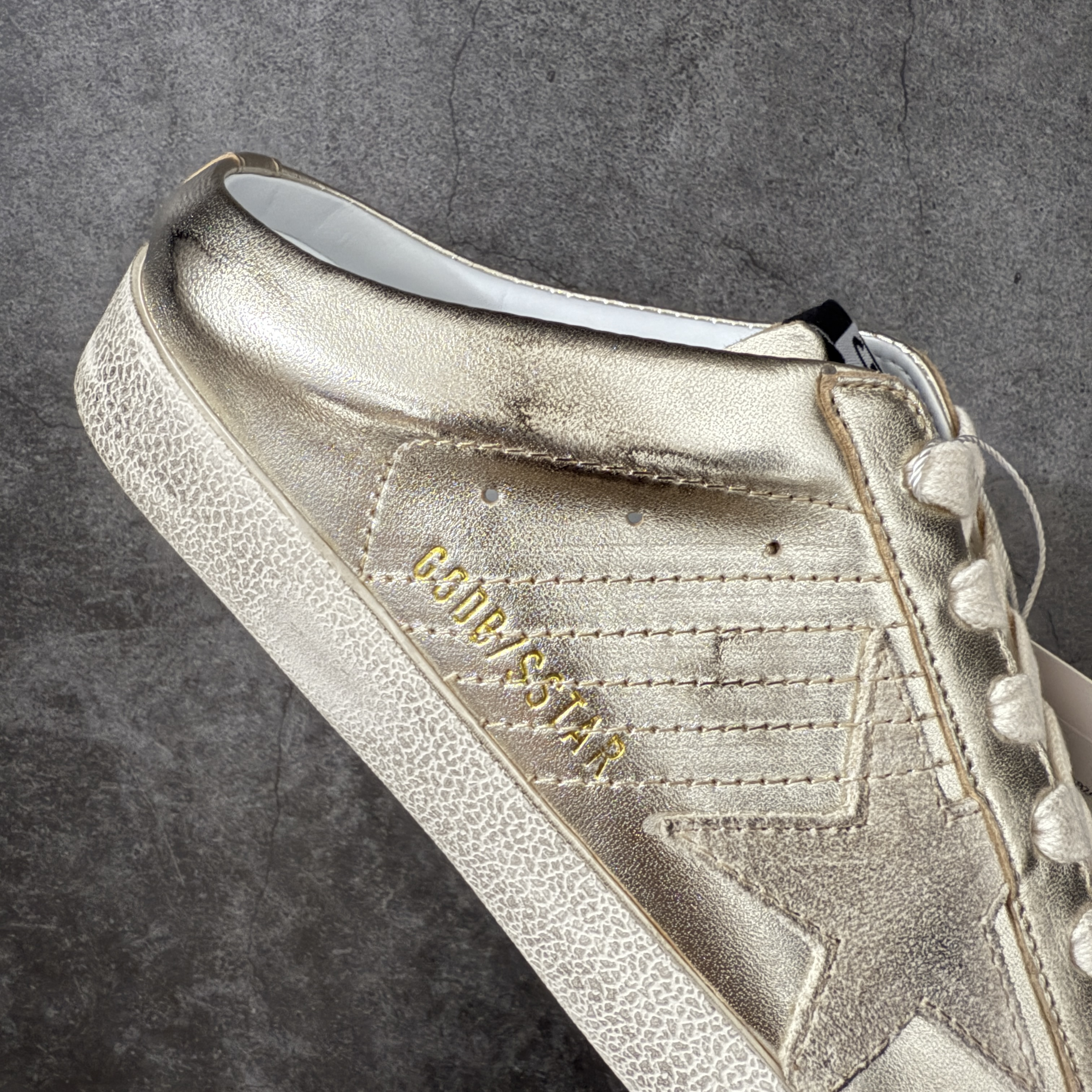 Golden Goose SuperStar GGDB 做旧 低筒 小脏鞋 休闲时尚 板鞋 男鞋 女鞋 麂皮星星 白色（size有偏小情况.如拿捏不准请联络客服）
