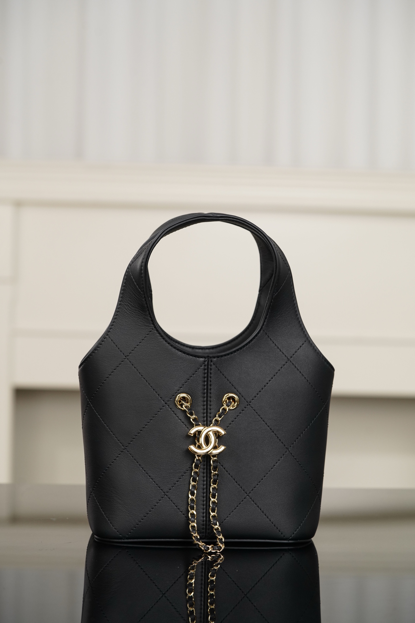 Chanel 26P hobo- Quilted calfskin with gold-tone accents and the double-C logo- 单肩包 A0 AS6132-B23332-94305