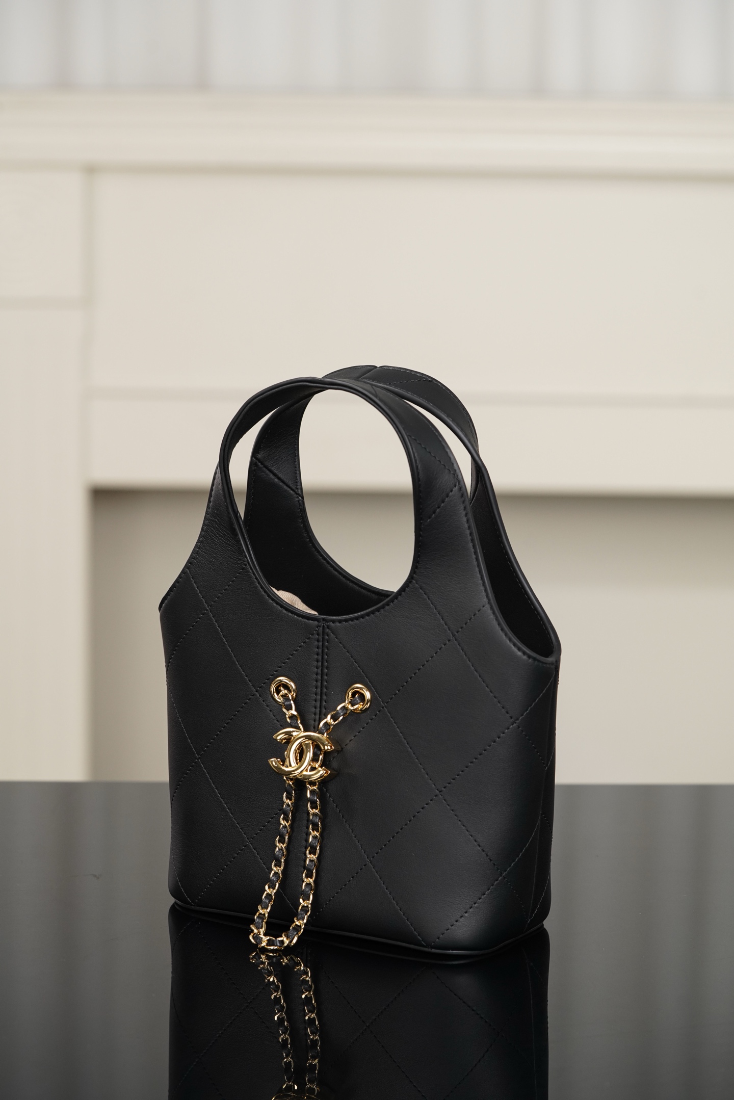 Chanel 26P hobo- Quilted calfskin with gold-tone accents and the double-C logo- 单肩包 A0 AS6132-B23332-94305