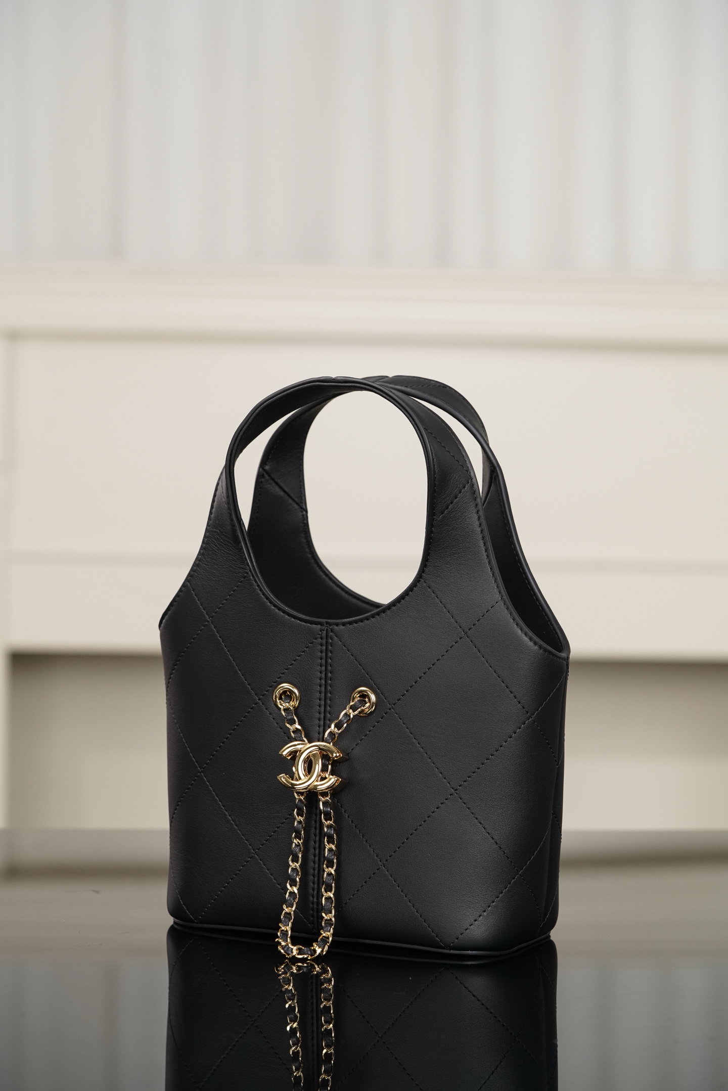 Chanel 26P hobo- Quilted calfskin with gold-tone accents and the double-C logo- 单肩包 A0 AS6132-B23332-94305