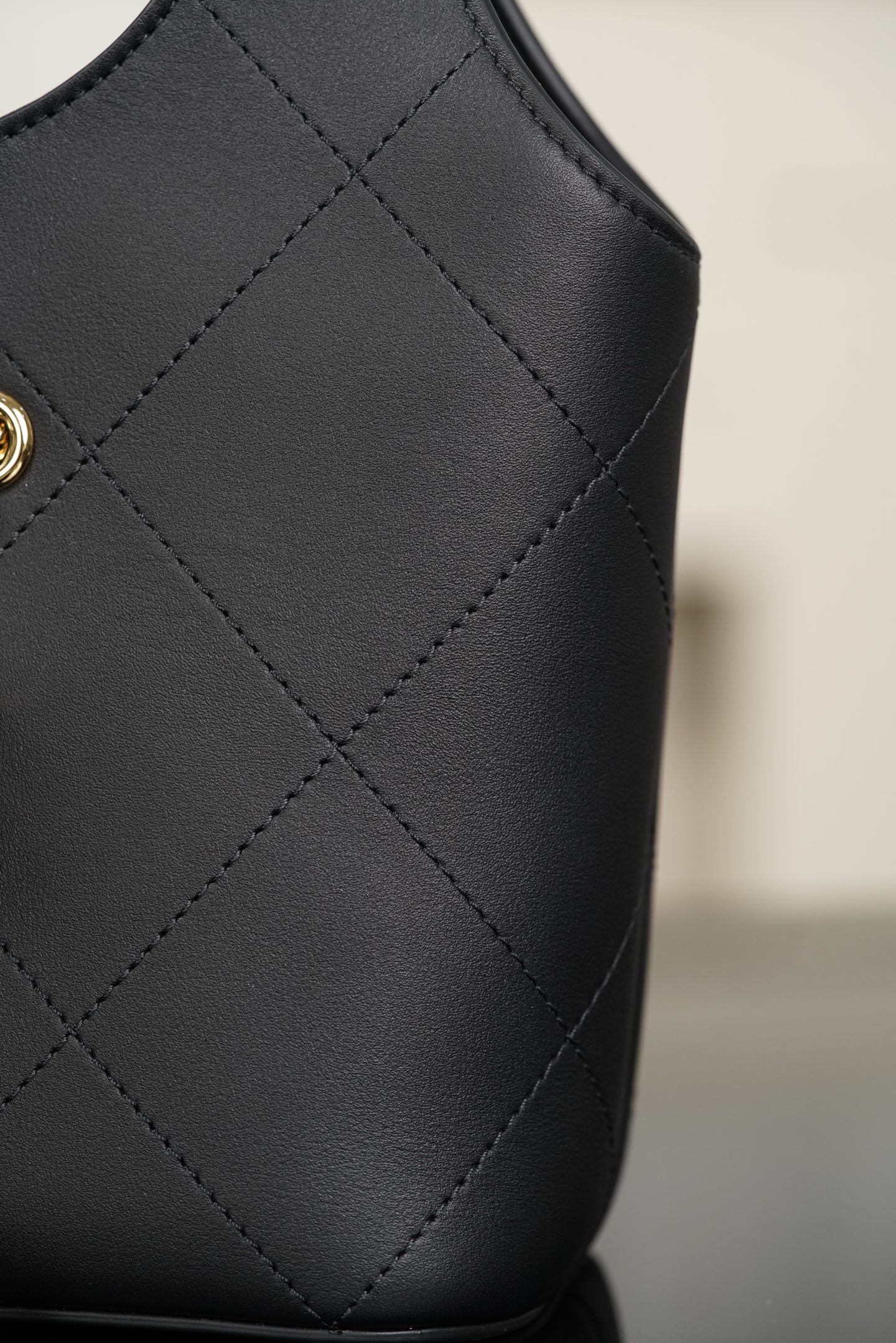 Chanel 26P hobo- Quilted calfskin with gold-tone accents and the double-C logo- 单肩包 A0 AS6132-B23332-94305