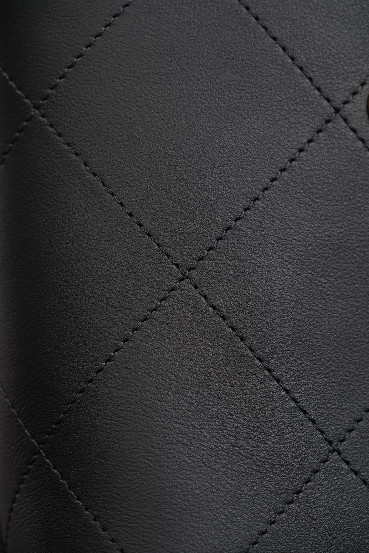 Chanel 26P hobo- Quilted calfskin with gold-tone accents and the double-C logo- 单肩包 A0 AS6132-B23332-94305