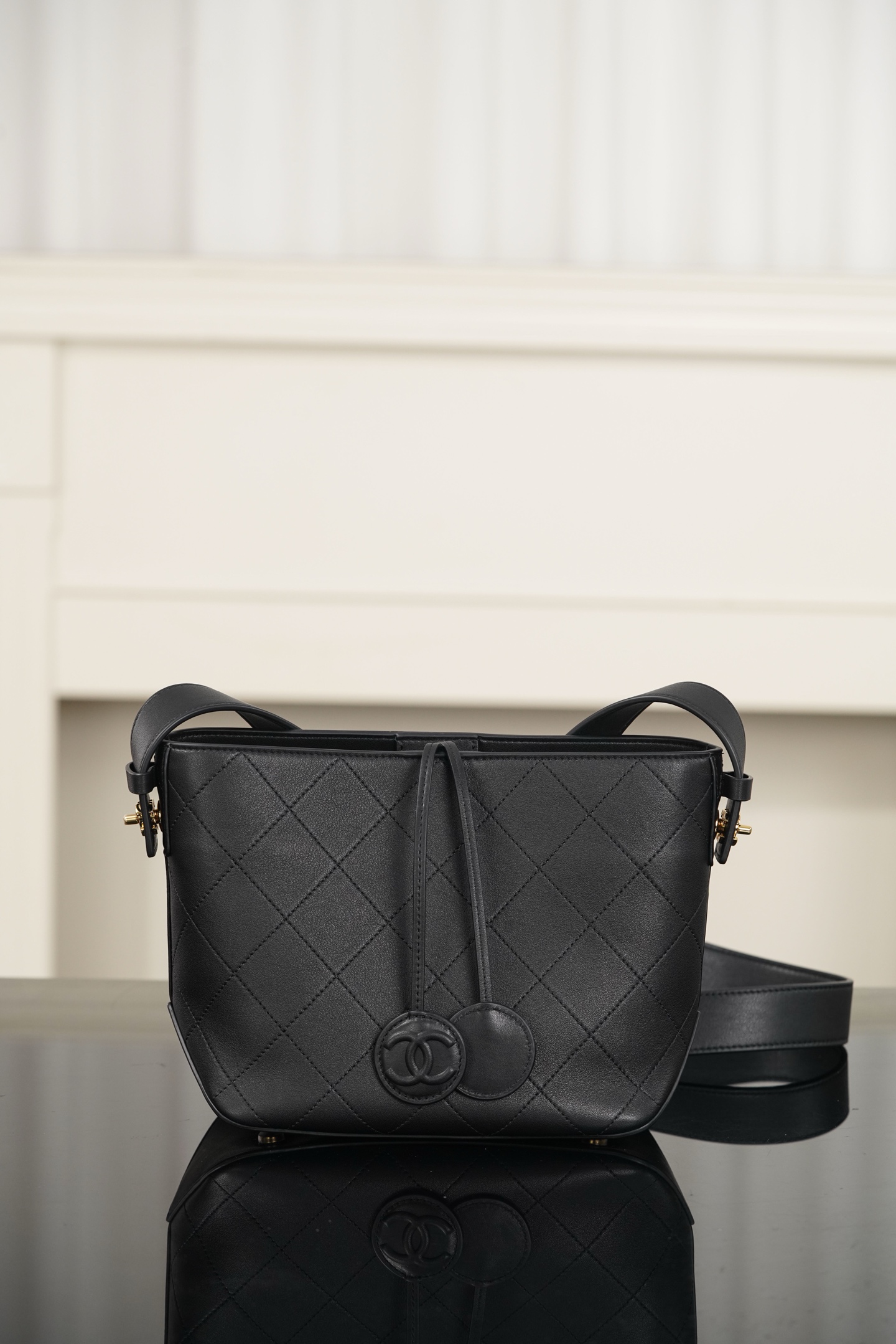 Chanel 26P 隐藏款 hobo- Quilted calfskin with gold-tone accents and the double-C logo- 单肩包 A0  