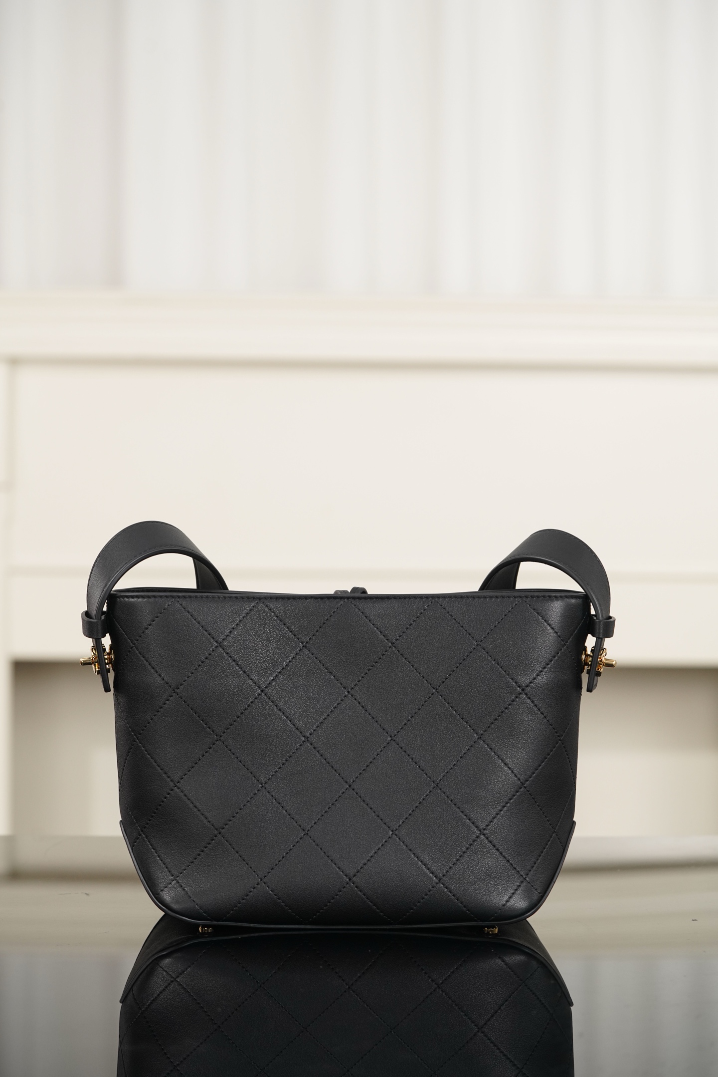 Chanel 26P 隐藏款 hobo- Quilted calfskin with gold-tone accents and the double-C logo- 单肩包 A0  