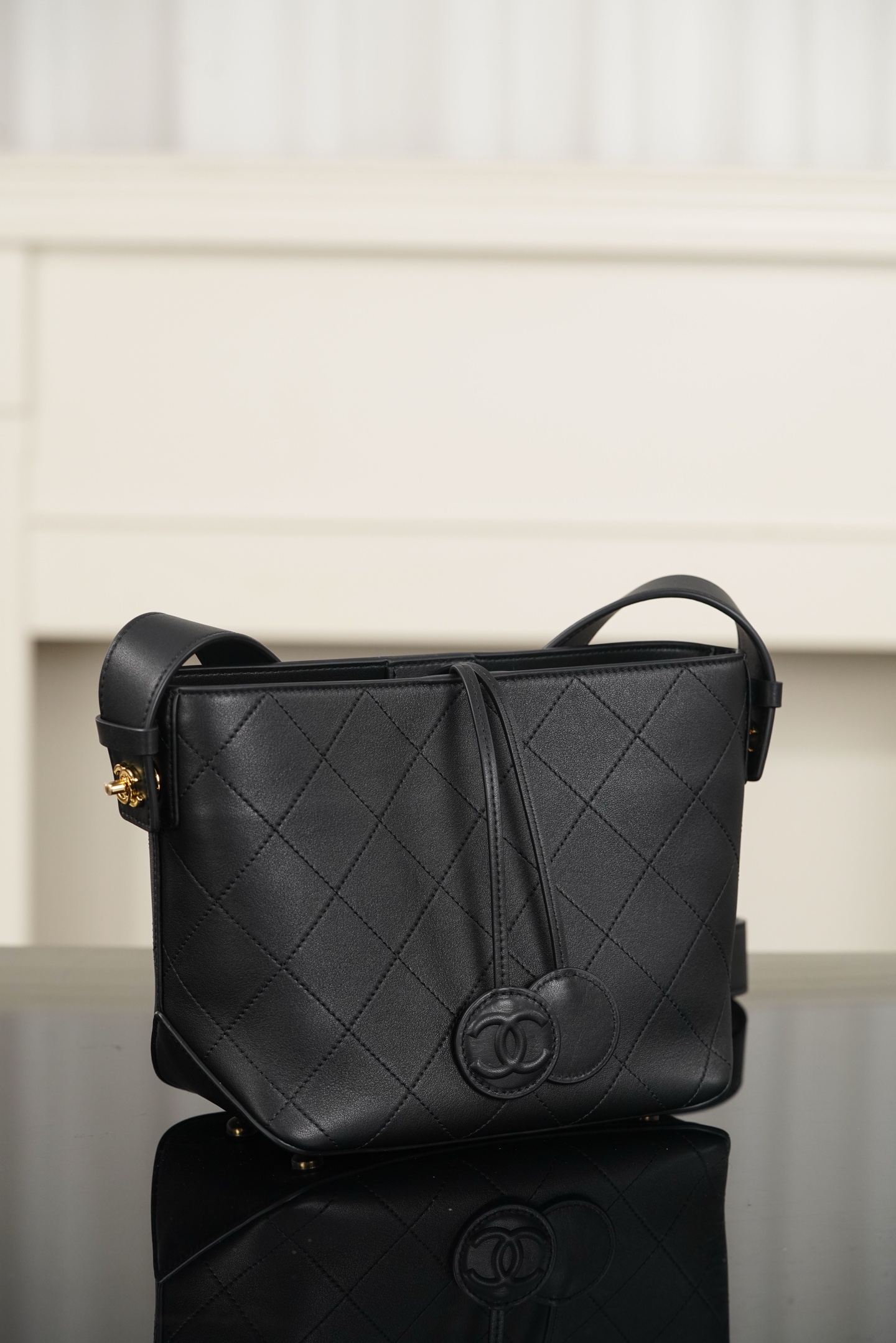 Chanel 26P 隐藏款 hobo- Quilted calfskin with gold-tone accents and the double-C logo- 单肩包 A0  