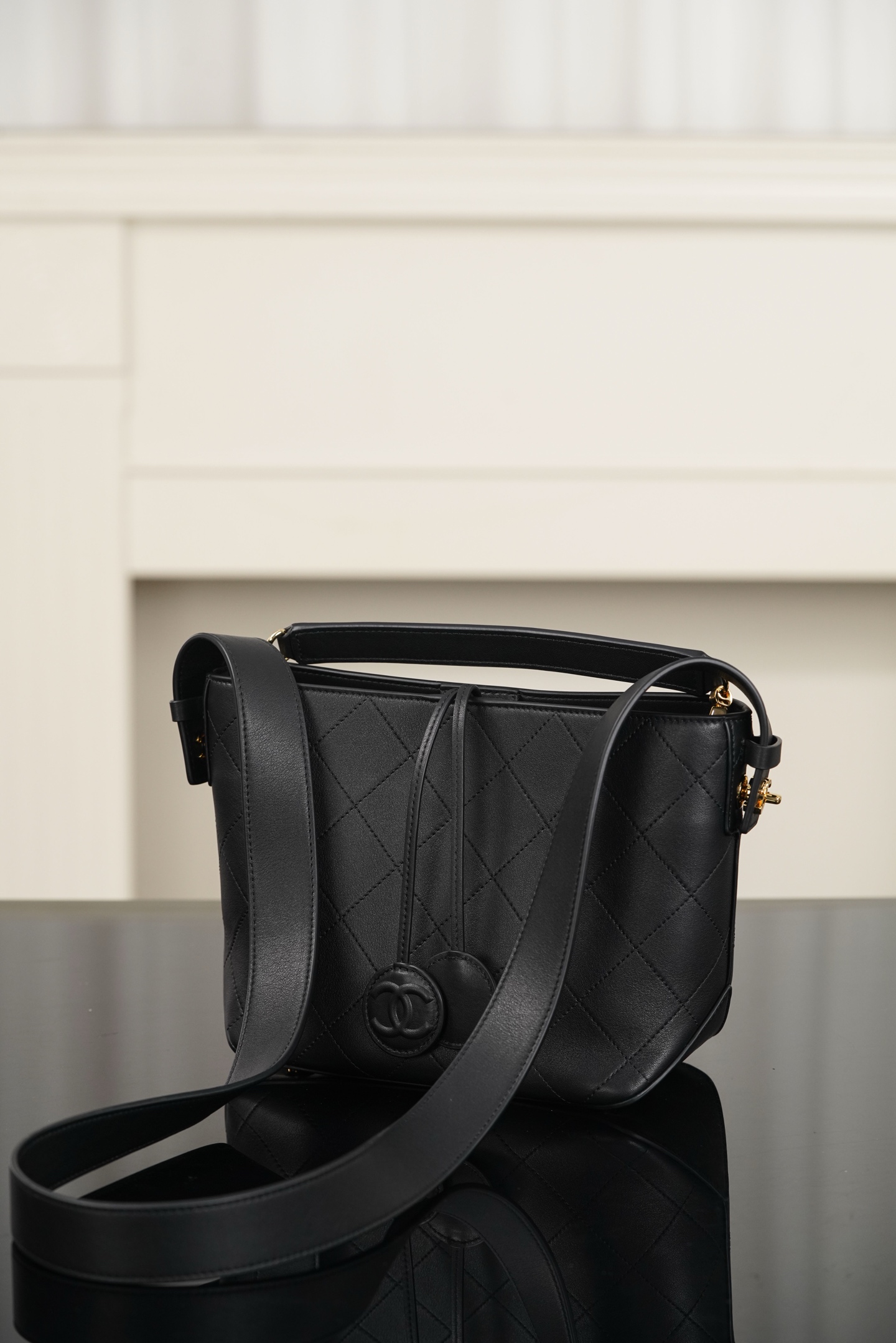 Chanel 26P 隐藏款 hobo- Quilted calfskin with gold-tone accents and the double-C logo- 单肩包 A0  