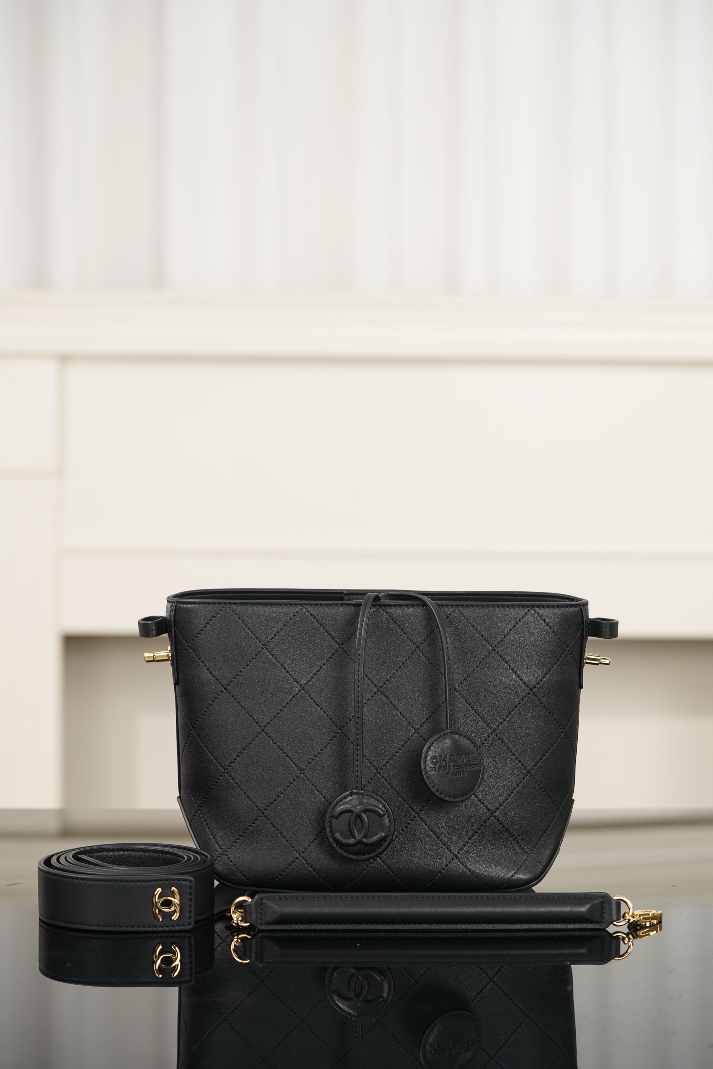 Chanel 26P 隐藏款 hobo- Quilted calfskin with gold-tone accents and the double-C logo- 单肩包 A0  