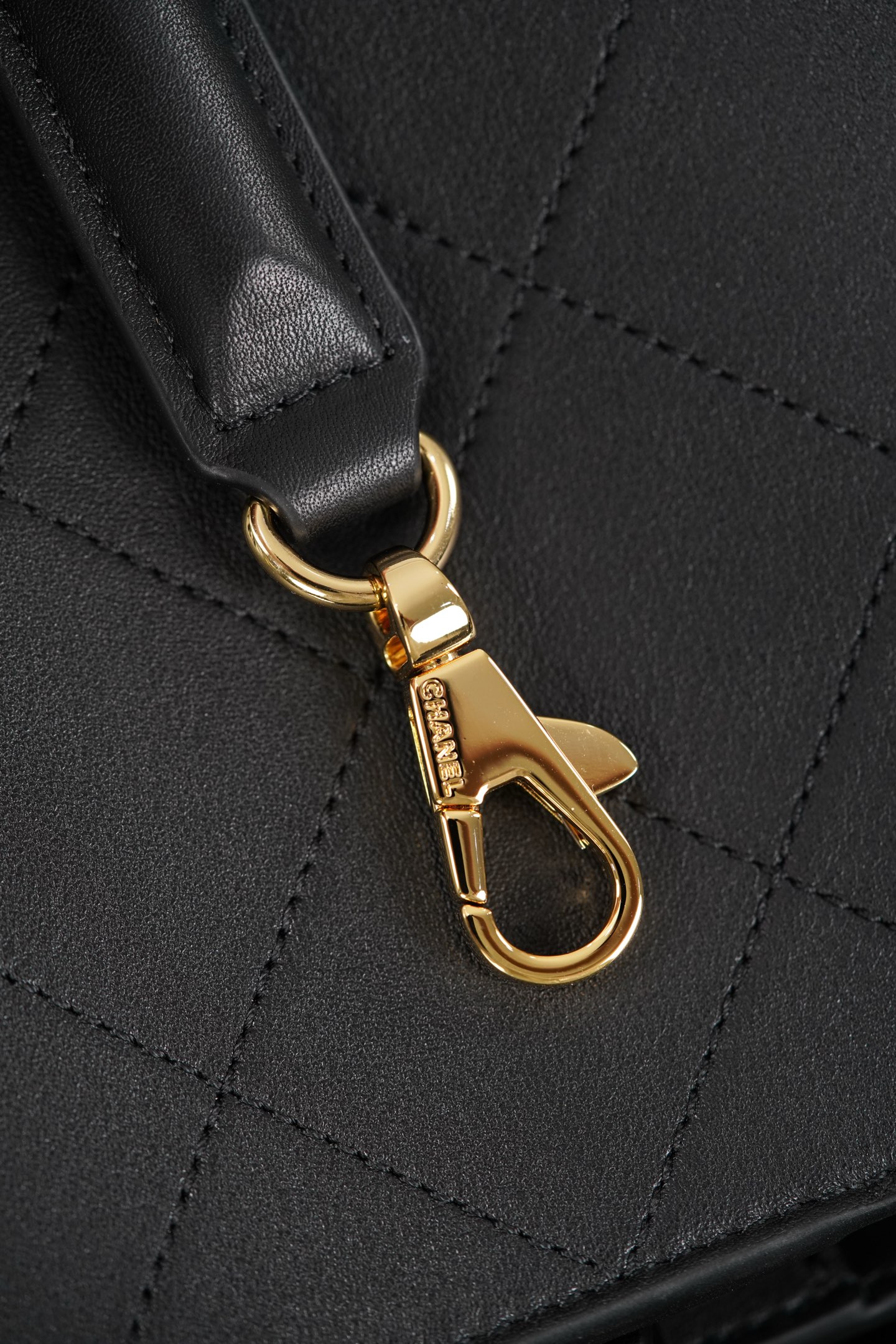 Chanel 26P 隐藏款 hobo- Quilted calfskin with gold-tone accents and the double-C logo- 单肩包 A0  