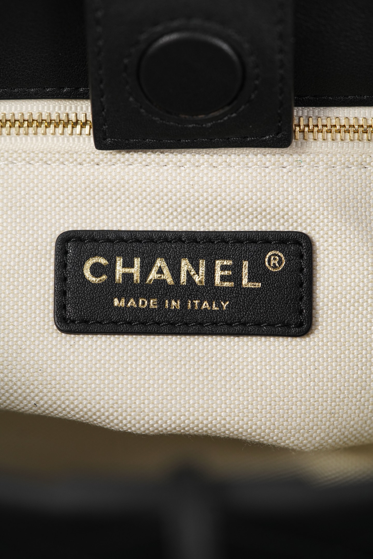 Chanel 26P 隐藏款 hobo- Quilted calfskin with gold-tone accents and the double-C logo- 单肩包 A0  