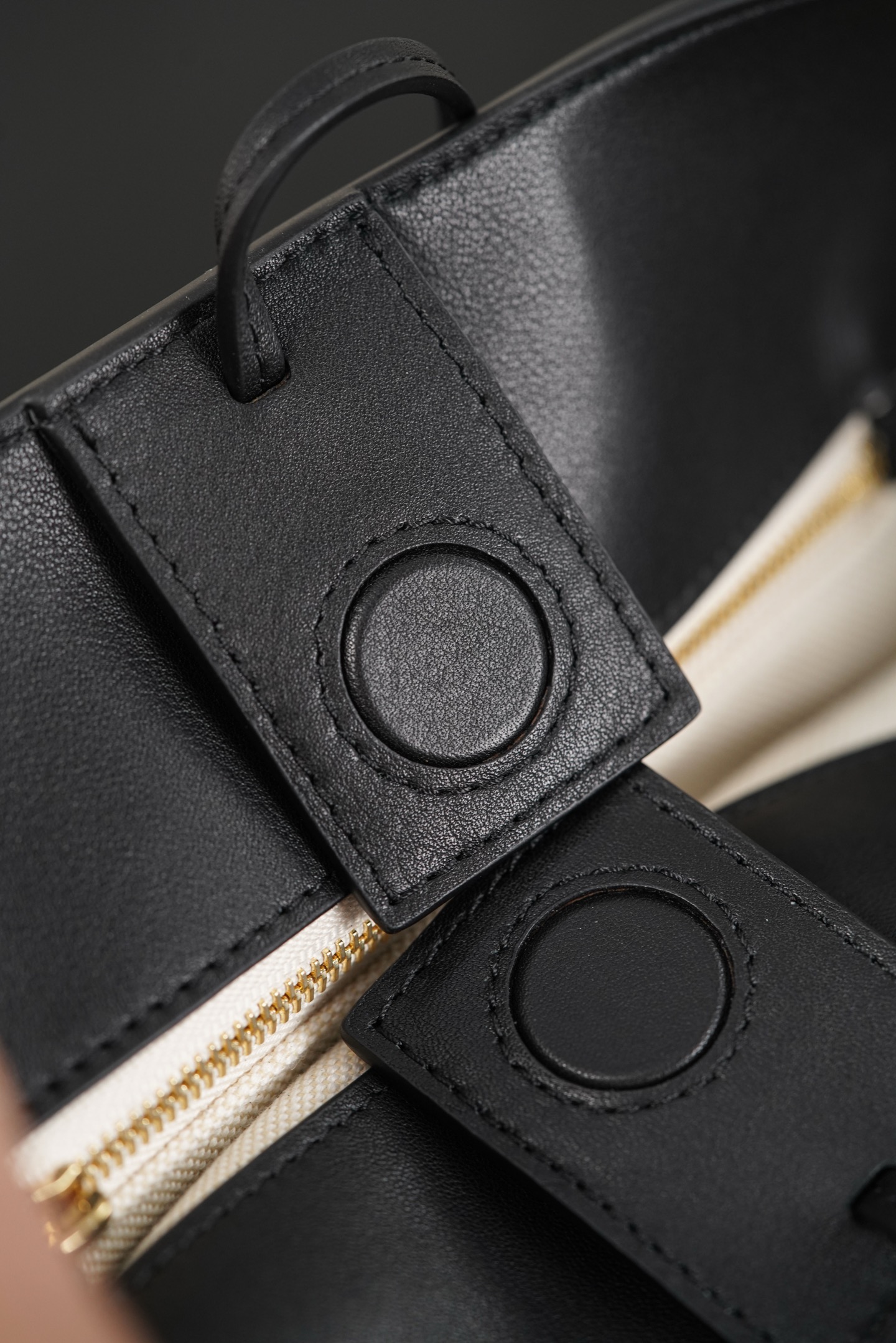 Chanel 26P 隐藏款 hobo- Quilted calfskin with gold-tone accents and the double-C logo- 单肩包 A0  