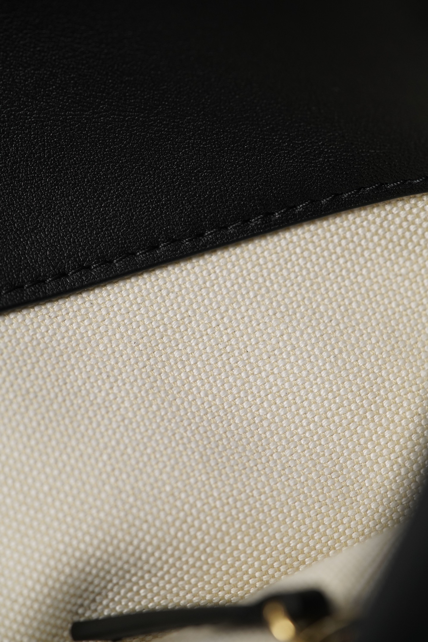 Chanel 26P 隐藏款 hobo- Quilted calfskin with gold-tone accents and the double-C logo- 单肩包 A0  