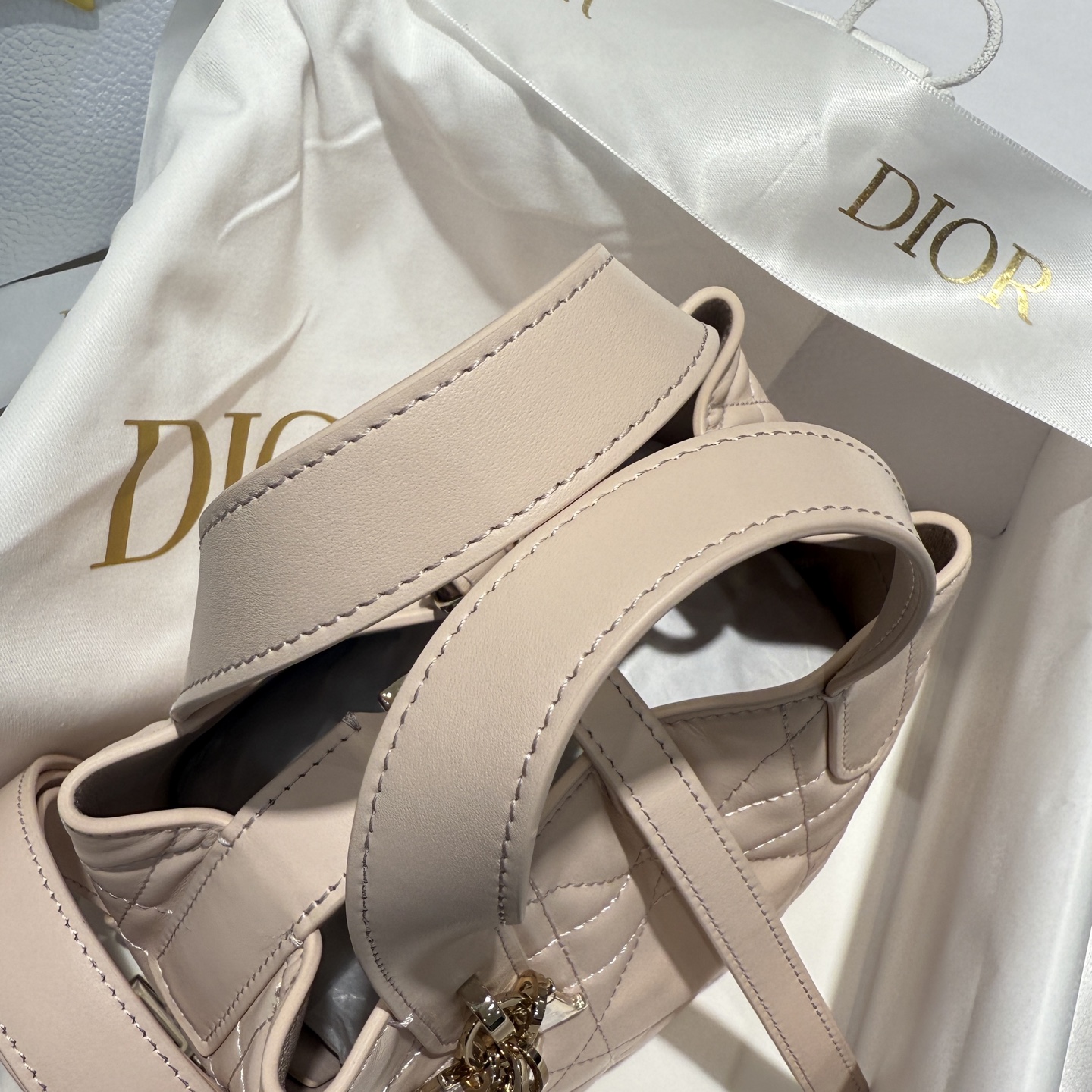 DIOR 迪奥托特mini- Toujours CD Lock Calfskin Tote Bag (Shoulder/Hand-Carry)-F0-S6100OSNW-M71U
