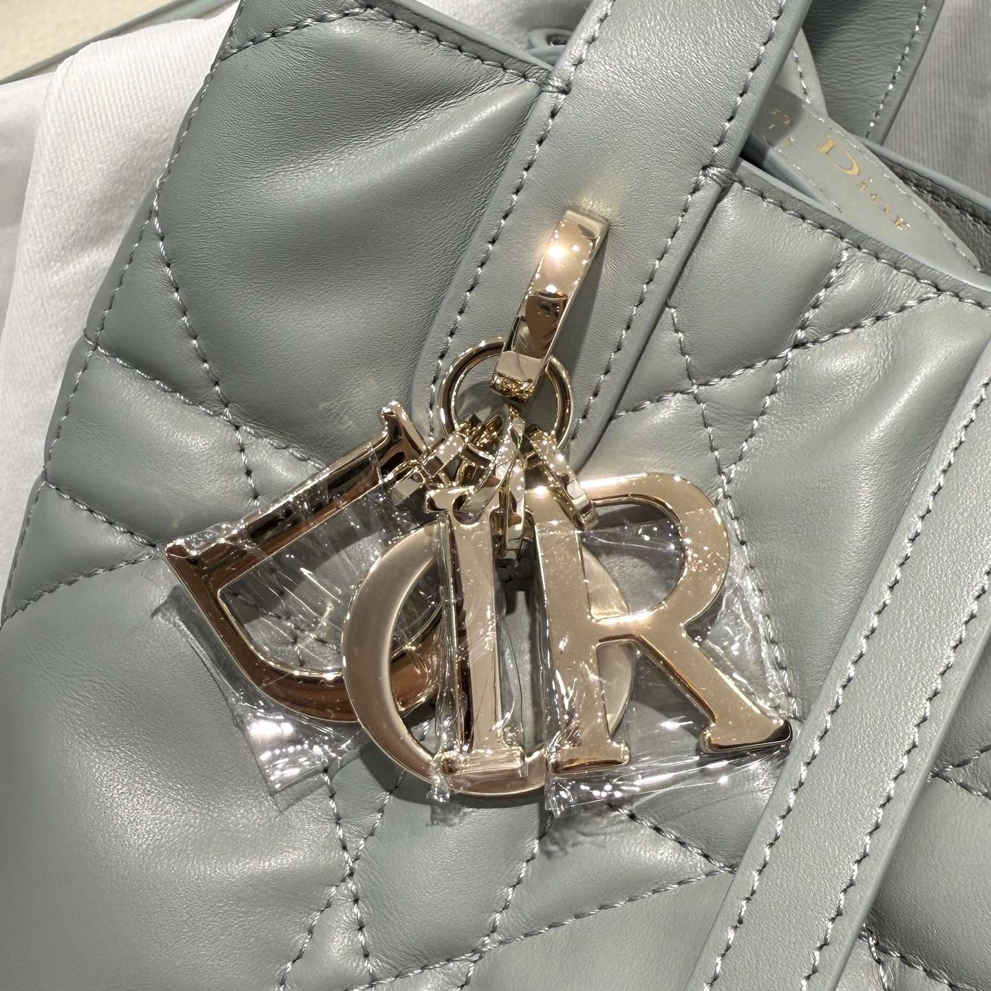 DIOR 迪奥菜篮子 small- Toujours CD Lock Calfskin Tote Bag (Shoulder/Hand-Carry)-F0- M2835OSNW-M41G
