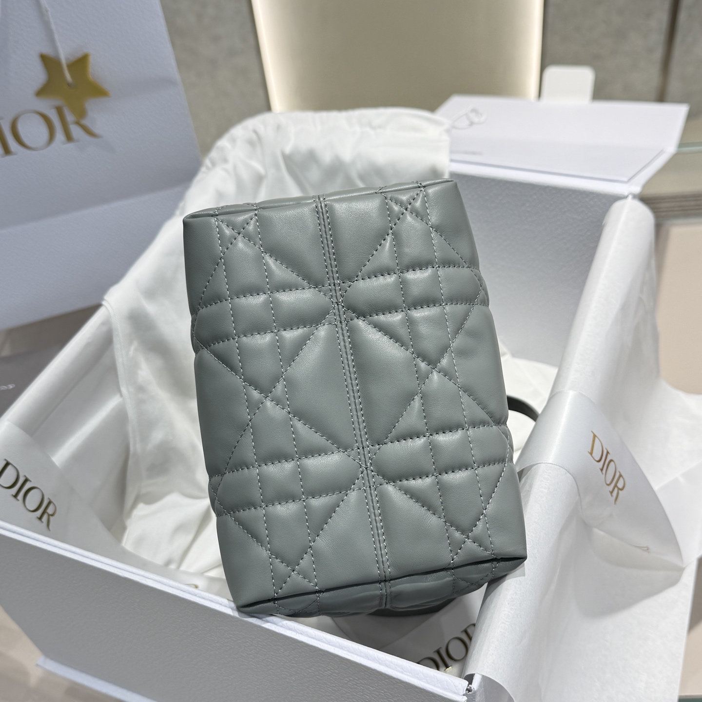 DIOR 迪奥菜篮子 small- Toujours CD Lock Calfskin Tote Bag (Shoulder/Hand-Carry)-F0- M2835OSNW-M41G