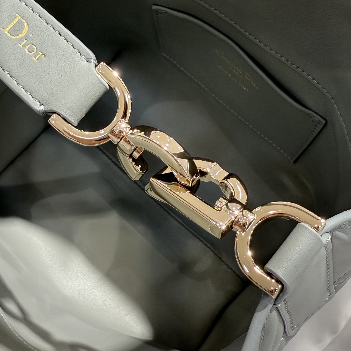 DIOR 迪奥菜篮子 small- Toujours CD Lock Calfskin Tote Bag (Shoulder/Hand-Carry)-F0- M2835OSNW-M41G