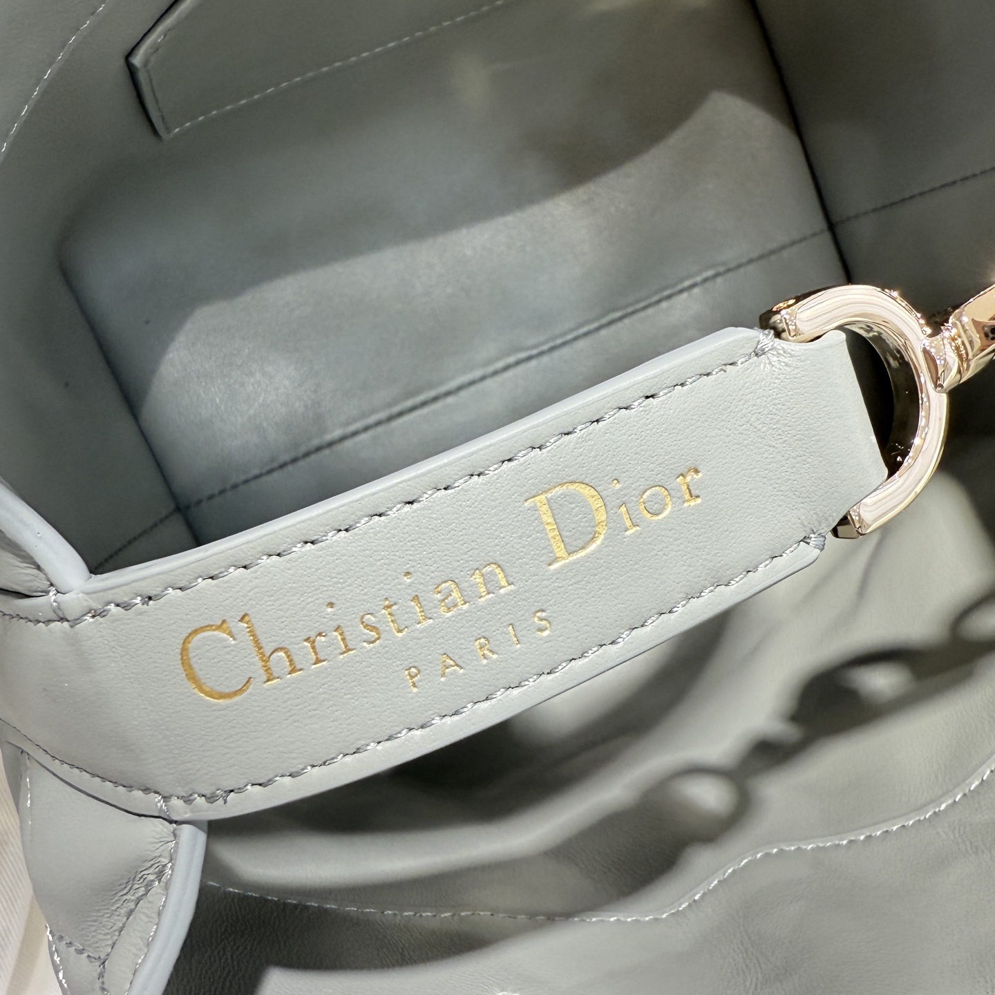 DIOR 迪奥菜篮子 small- Toujours CD Lock Calfskin Tote Bag (Shoulder/Hand-Carry)-F0- M2835OSNW-M41G