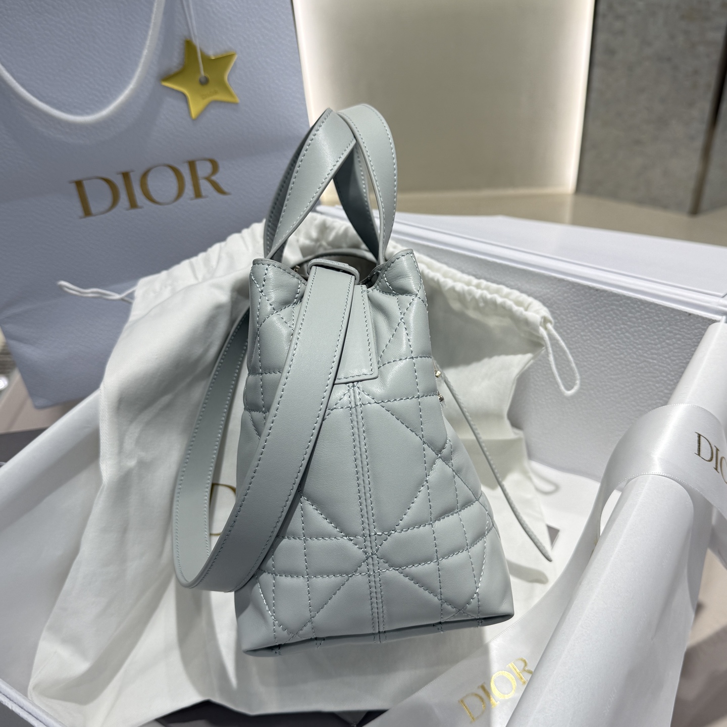 DIOR 迪奥菜篮子 small- Toujours CD Lock Calfskin Tote Bag (Shoulder/Hand-Carry)-F0- M2835PSNW-M39Z