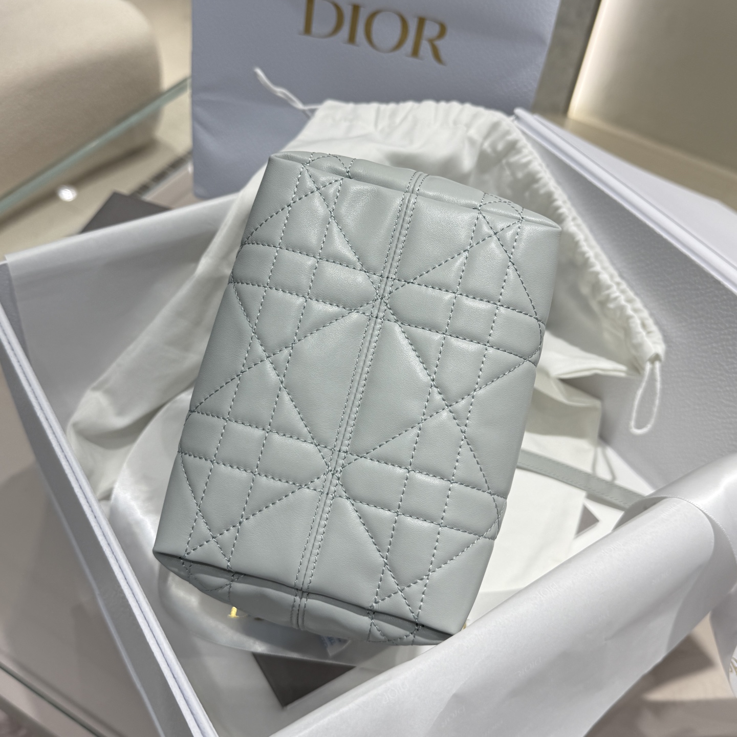 DIOR 迪奥菜篮子 small- Toujours CD Lock Calfskin Tote Bag (Shoulder/Hand-Carry)-F0- M2835PSNW-M39Z
