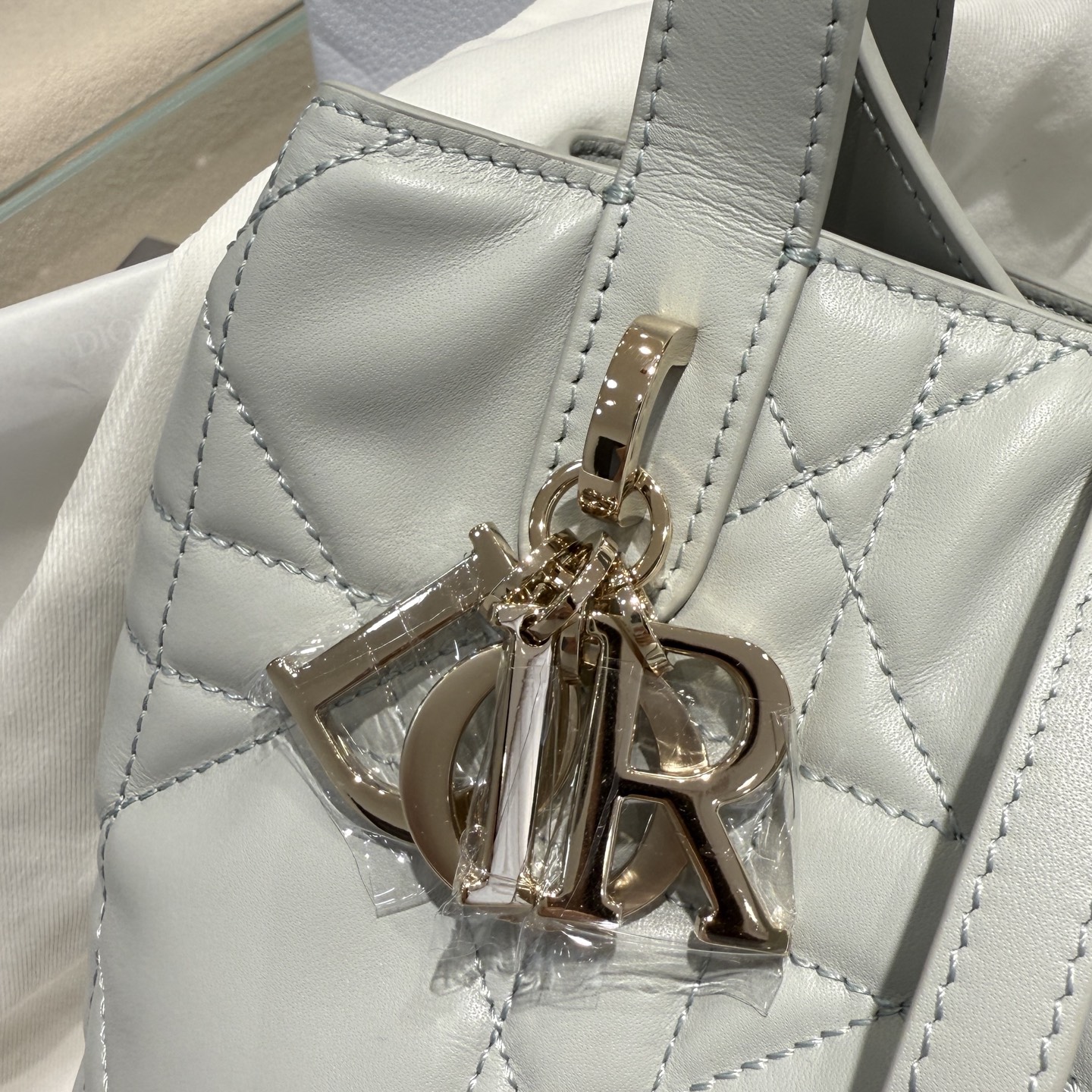 DIOR 迪奥菜篮子 small- Toujours CD Lock Calfskin Tote Bag (Shoulder/Hand-Carry)-F0- M2835PSNW-M39Z