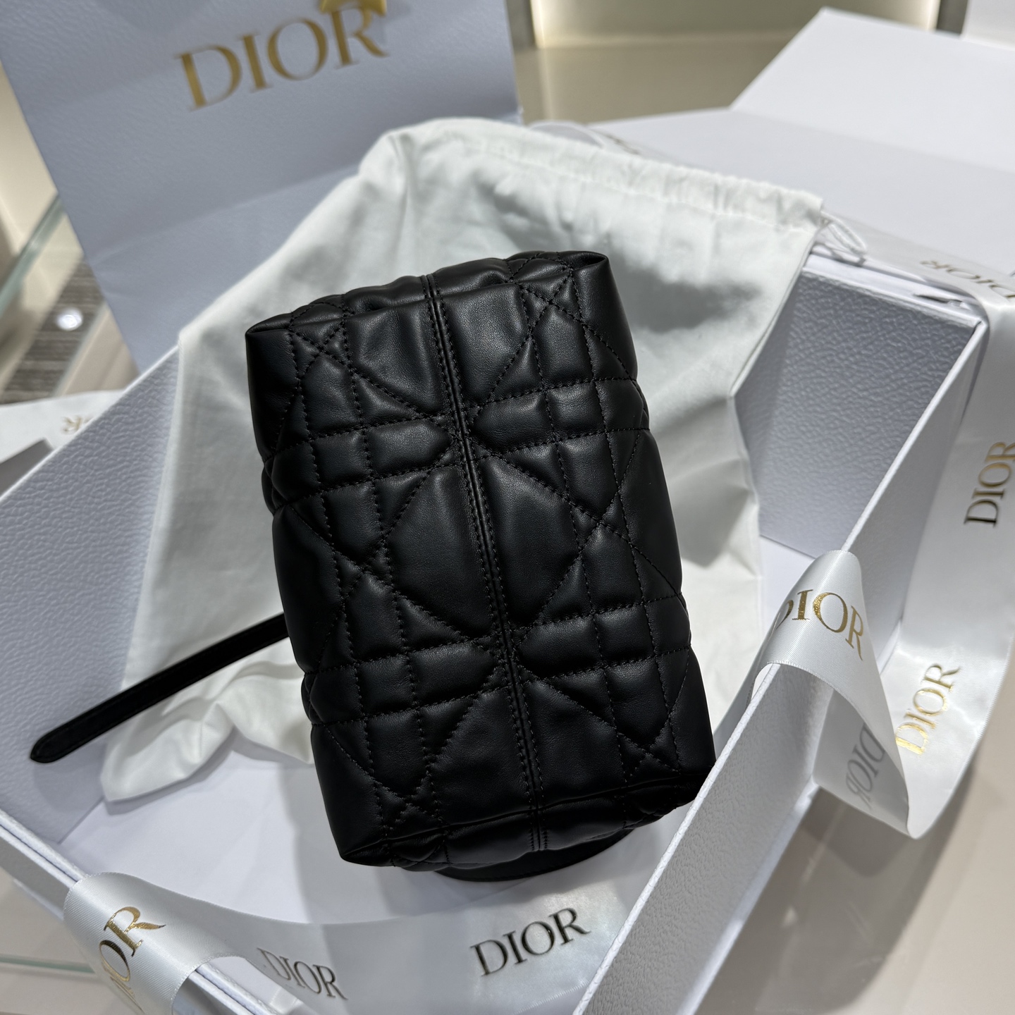 DIOR 迪奥菜篮子 small- Toujours CD Lock Calfskin Tote Bag (Shoulder/Hand-Carry)-F0- M2835OSNW-M900