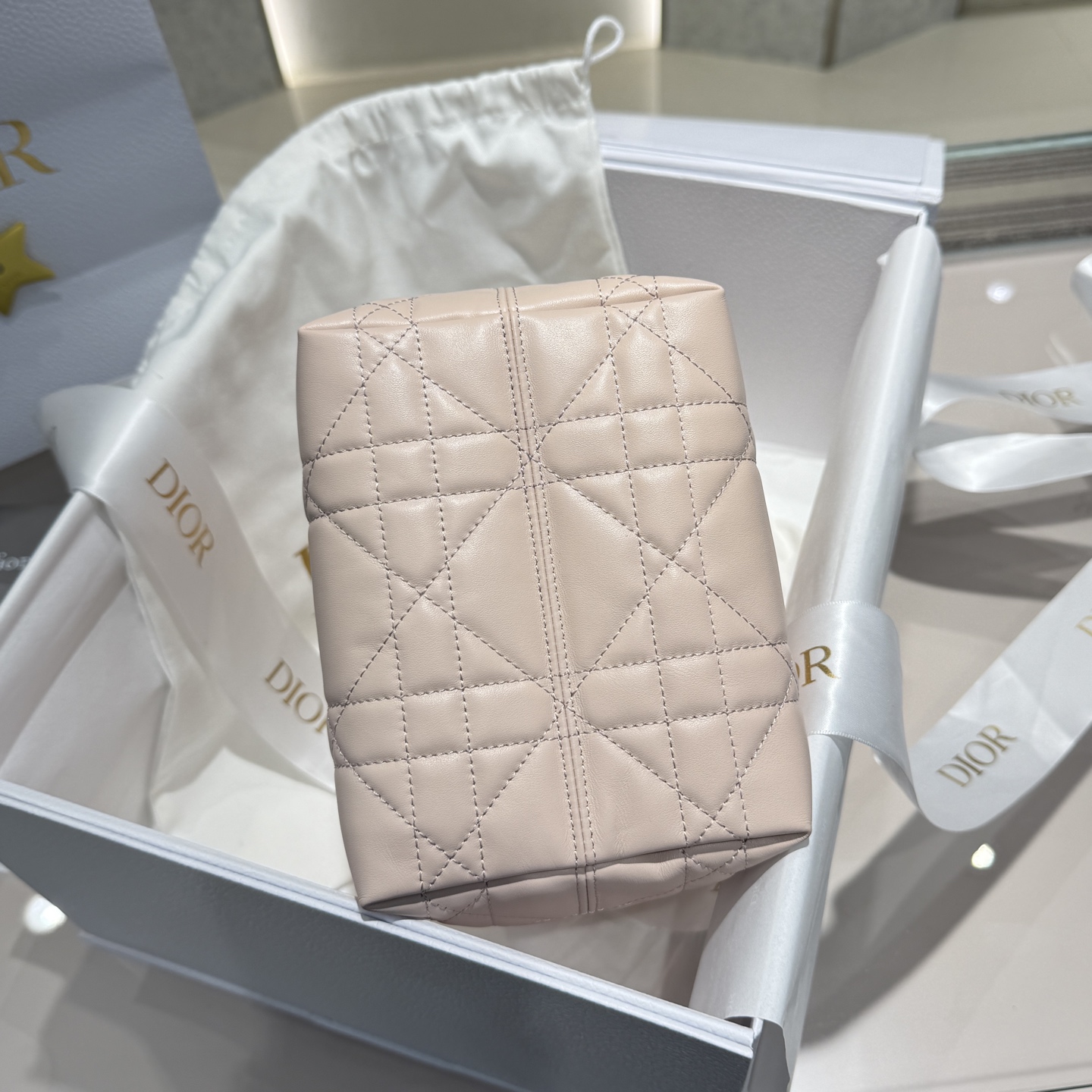 DIOR 迪奥菜篮子 small- Toujours CD Lock Calfskin Tote Bag (Shoulder/Hand-Carry)-F0- M2835OSNW-M413