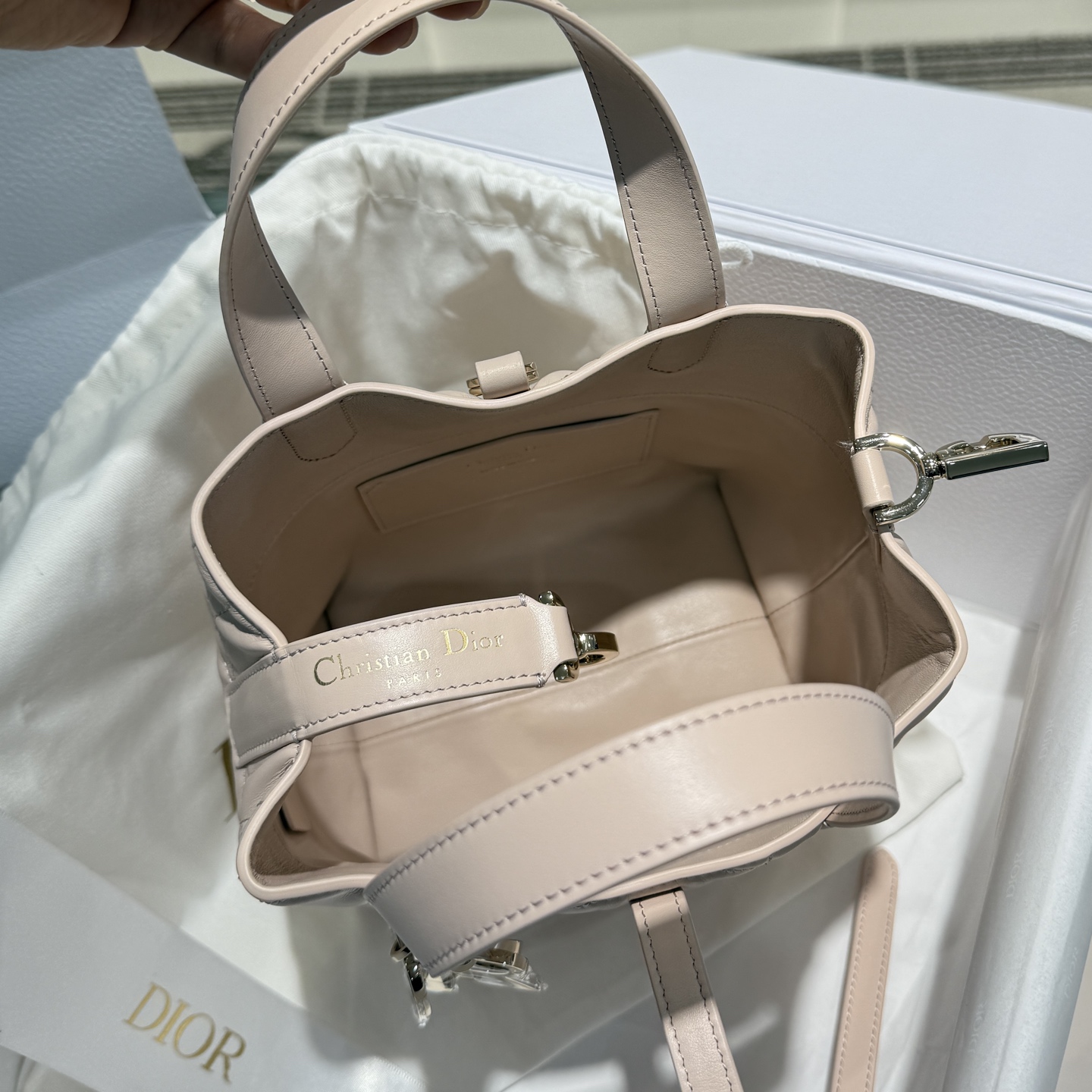 DIOR 迪奥菜篮子 small- Toujours CD Lock Calfskin Tote Bag (Shoulder/Hand-Carry)-F0- M2835OSNW-M413