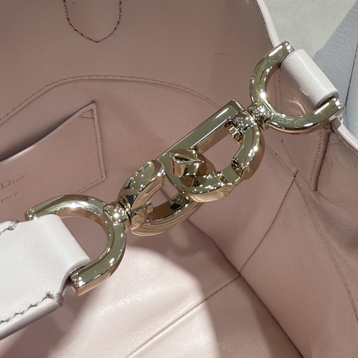 DIOR 迪奥菜篮子 small- Toujours CD Lock Calfskin Tote Bag (Shoulder/Hand-Carry)-F0- M2835OSNW-M02N