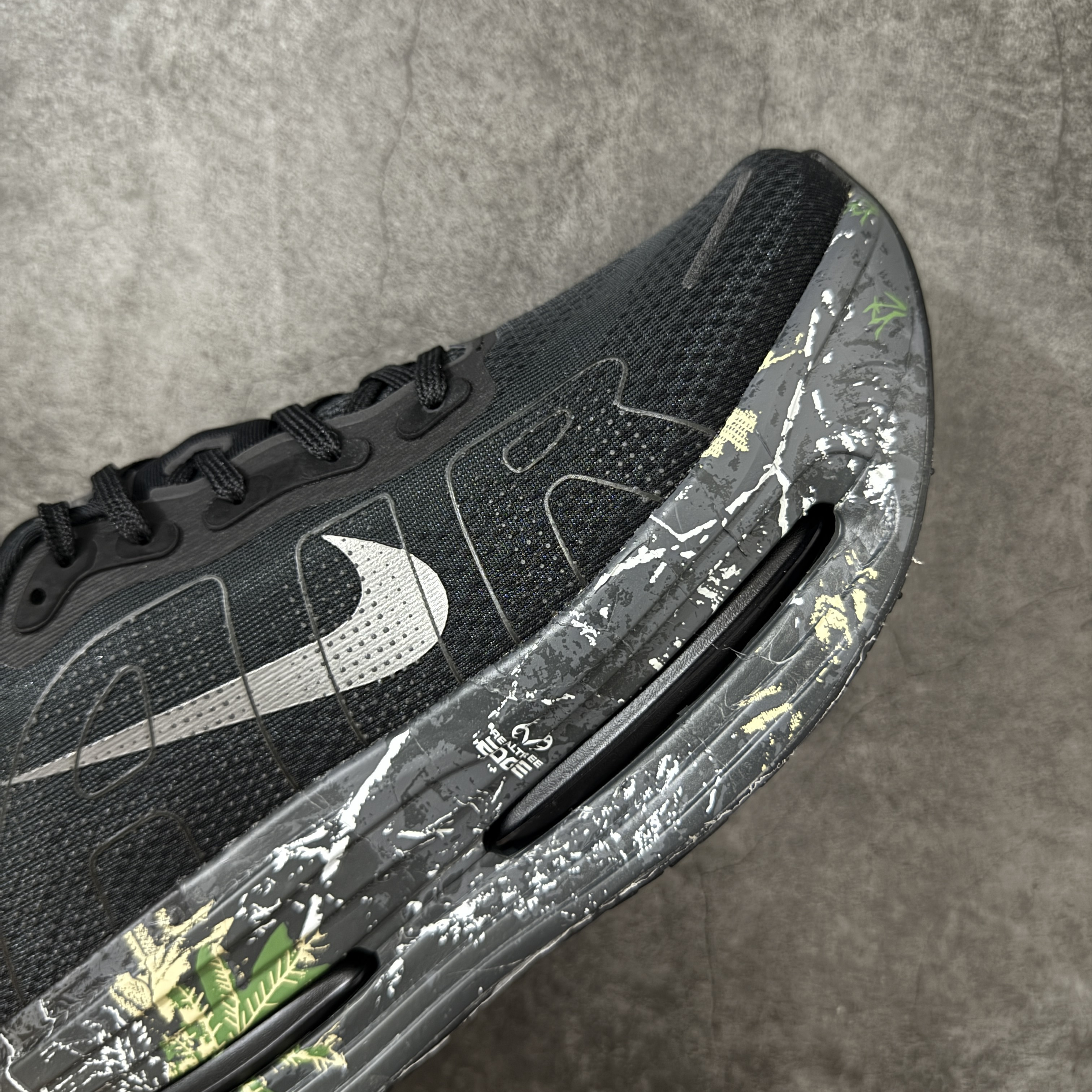 Nike Vomero Premium 低筒 超临界发泡 气垫 百搭舒适耐磨  休闲跑步鞋 男女同款  花黑色IO7325-001