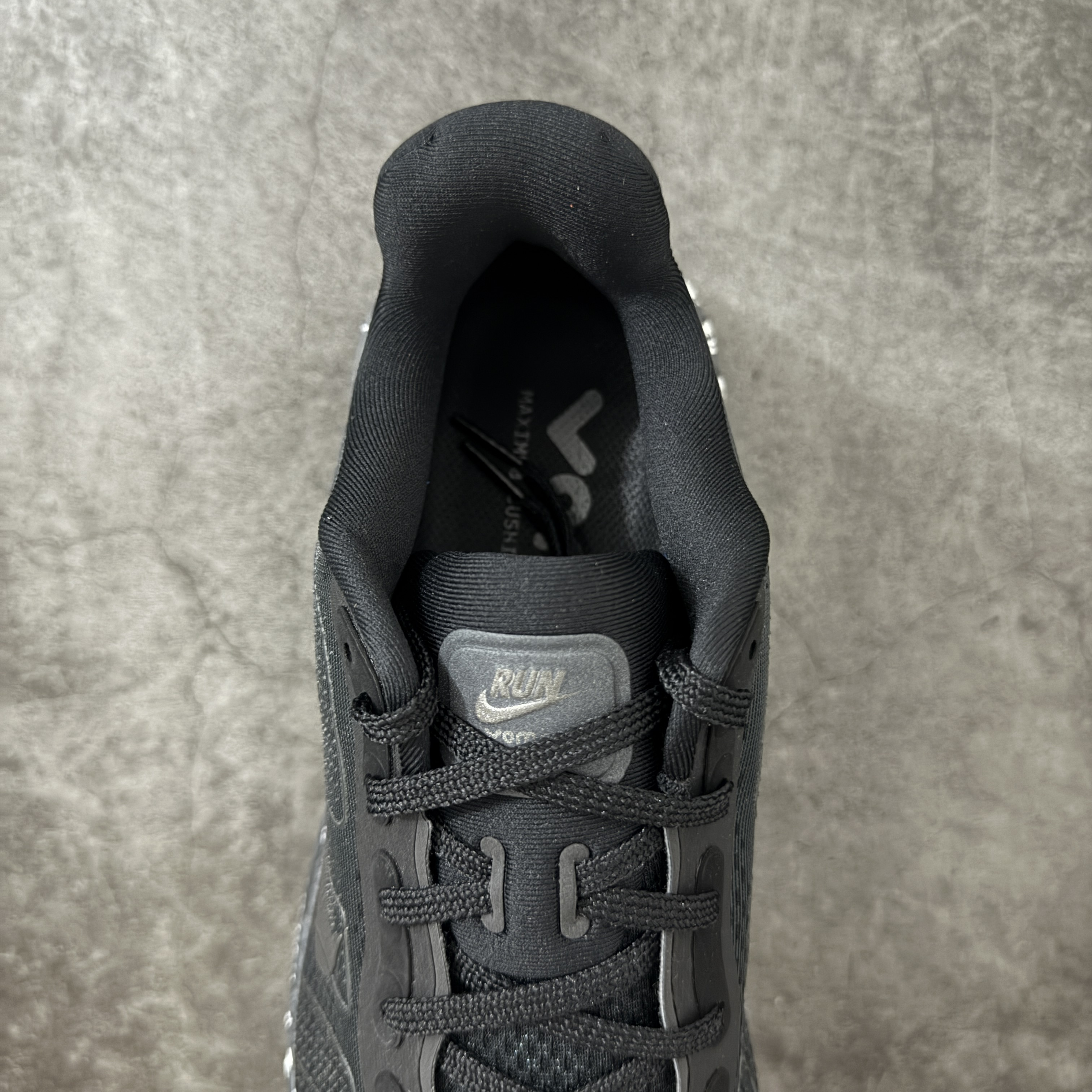 Nike Vomero Premium 低筒 超临界发泡 气垫 百搭舒适耐磨  休闲跑步鞋 男女同款  花黑色IO7325-001