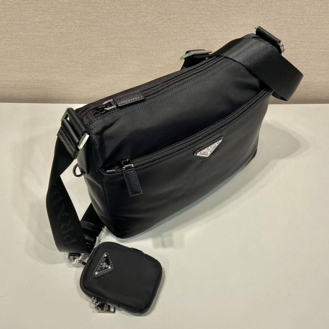 普拉达 PRADA Re-Nylon  斜跨 单肩包 黑色  H0 1BC421-RV44-F0002