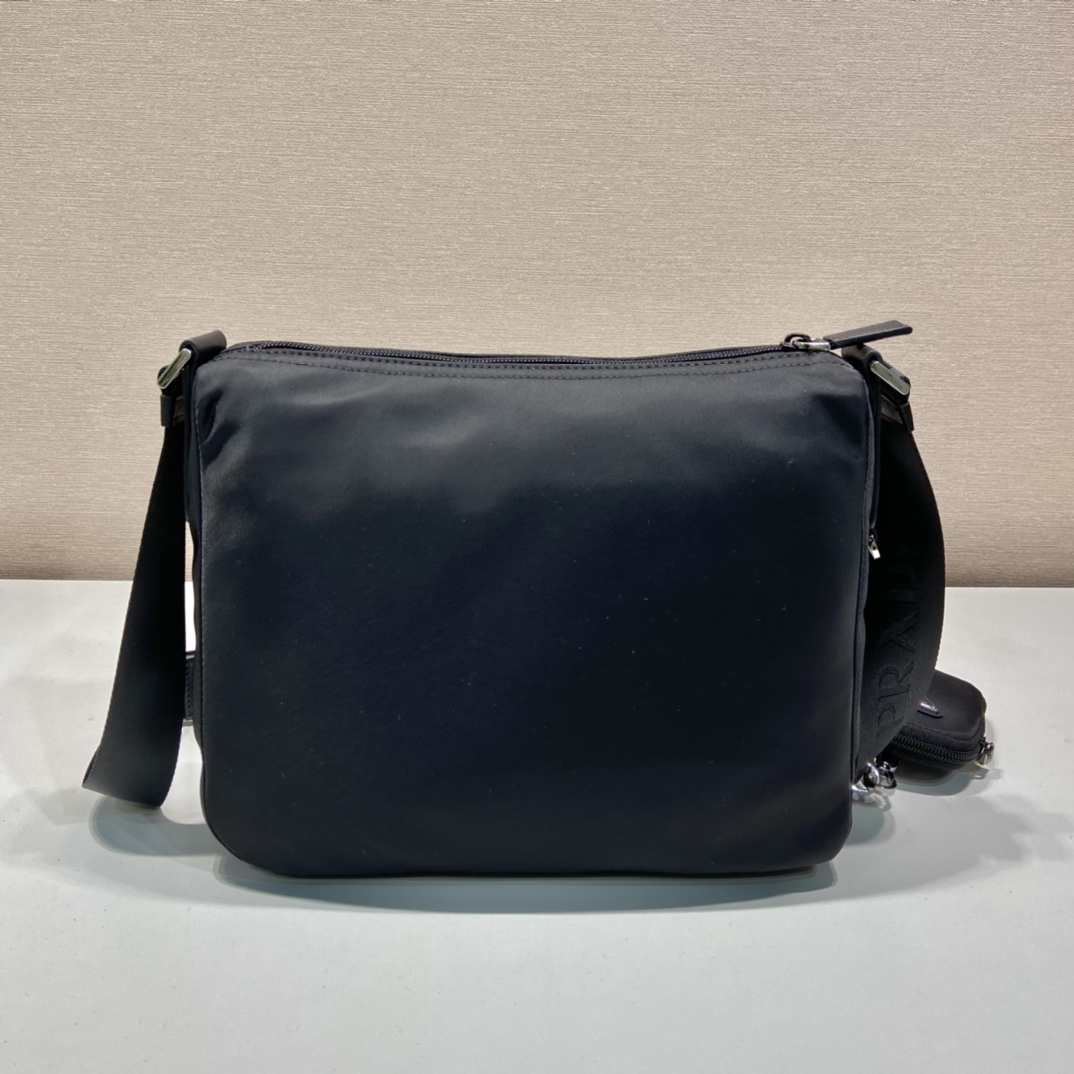 普拉达 PRADA Re-Nylon  斜跨 单肩包 黑色  H0 1BC421-RV44-F0002