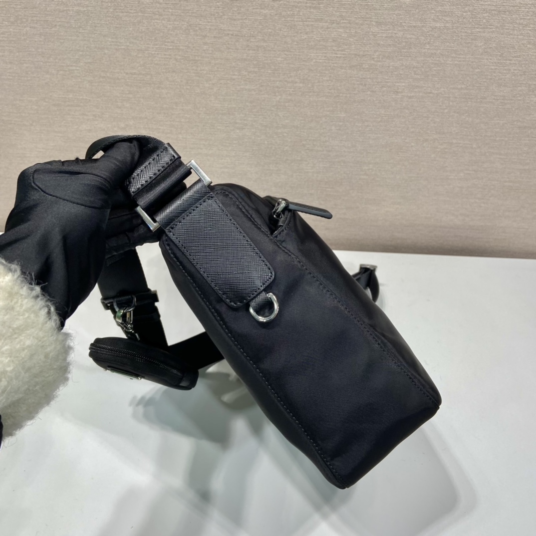 普拉达 PRADA Re-Nylon  斜跨 单肩包 黑色  H0 1BC421-RV44-F0002