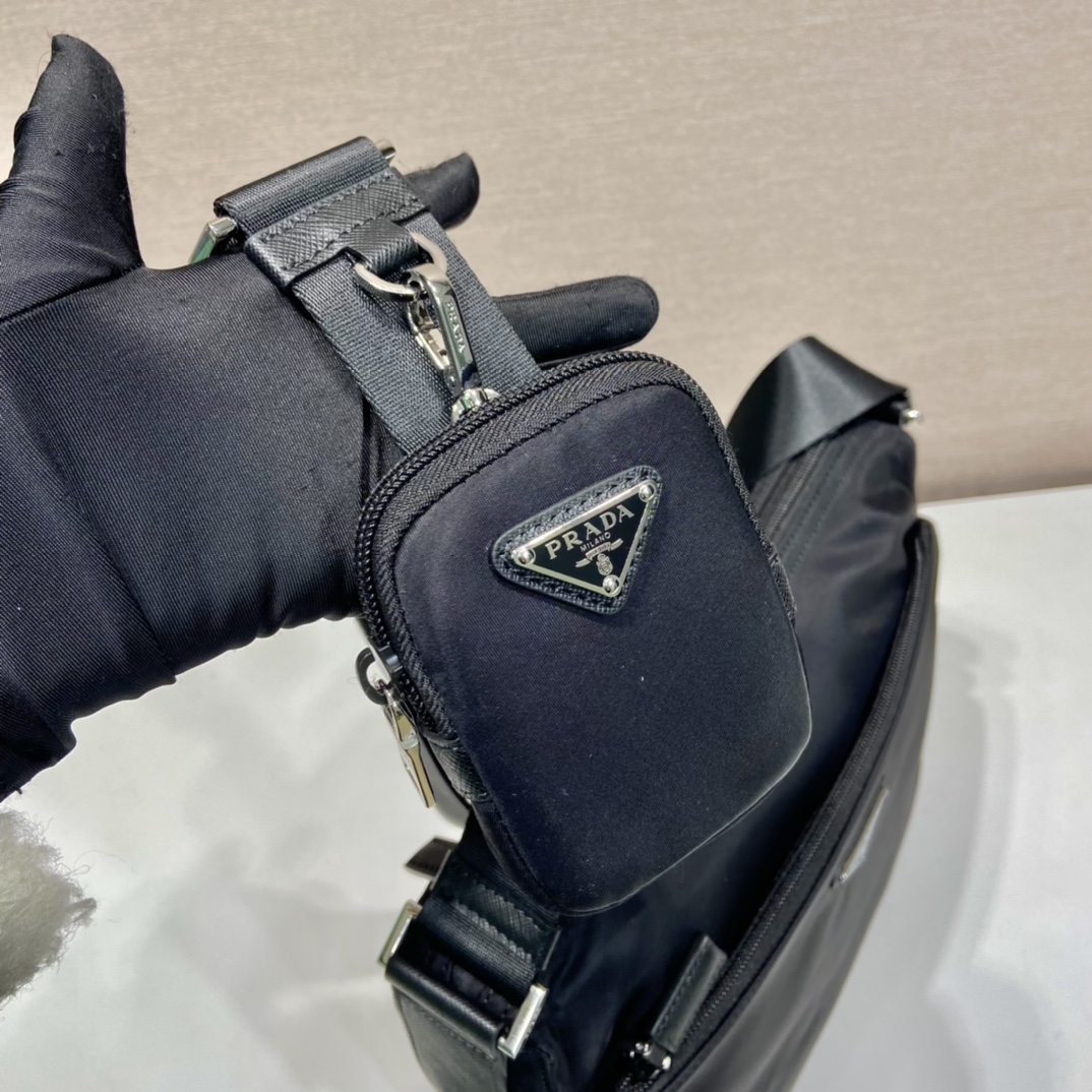 普拉达 PRADA Re-Nylon  斜跨 单肩包 黑色  H0 1BC421-RV44-F0002