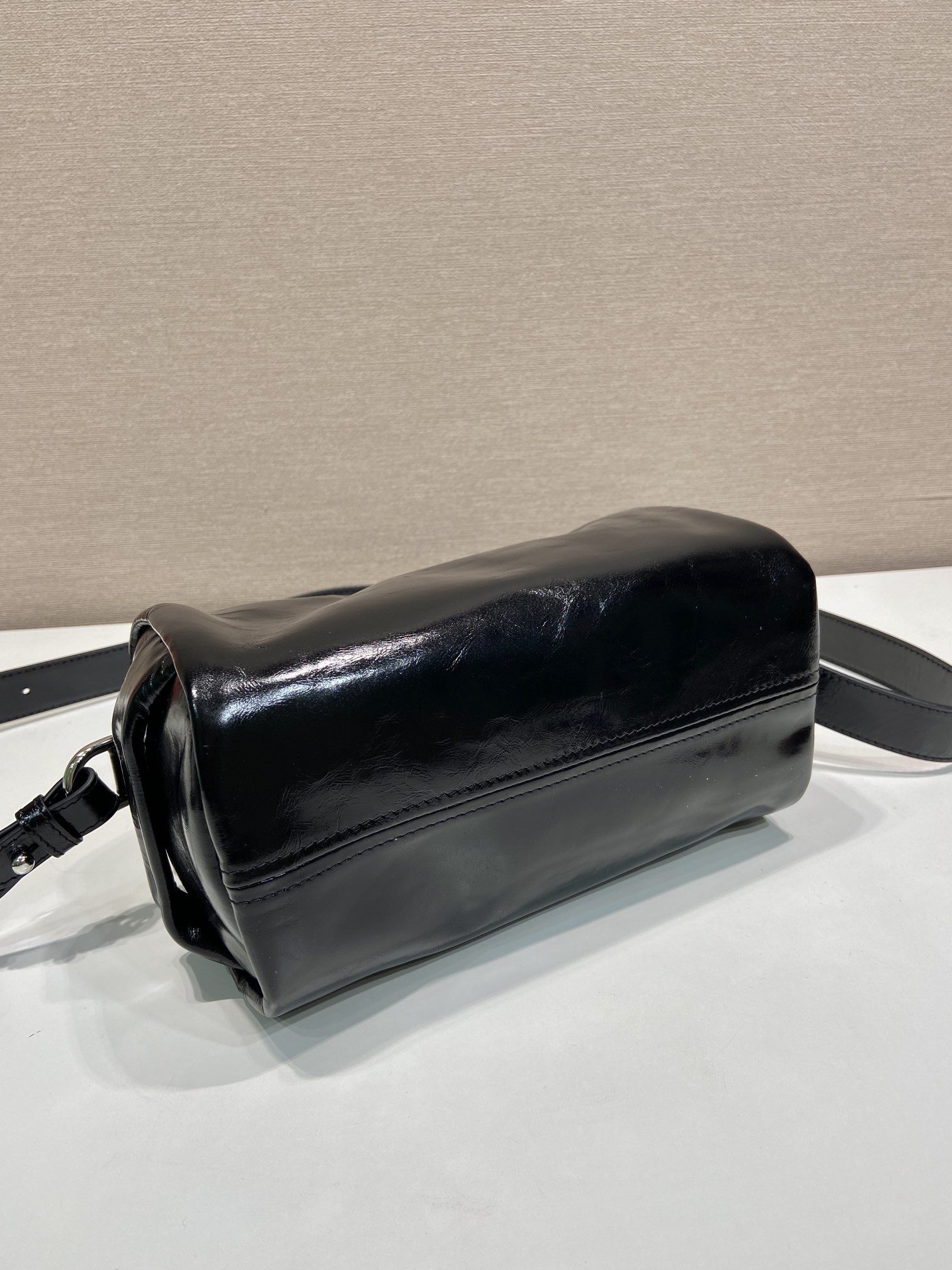 普拉达 PRADA Borsa 手提 斜跨 单肩包 黑色油蜡  H0 2VH194_2CYR_F0002