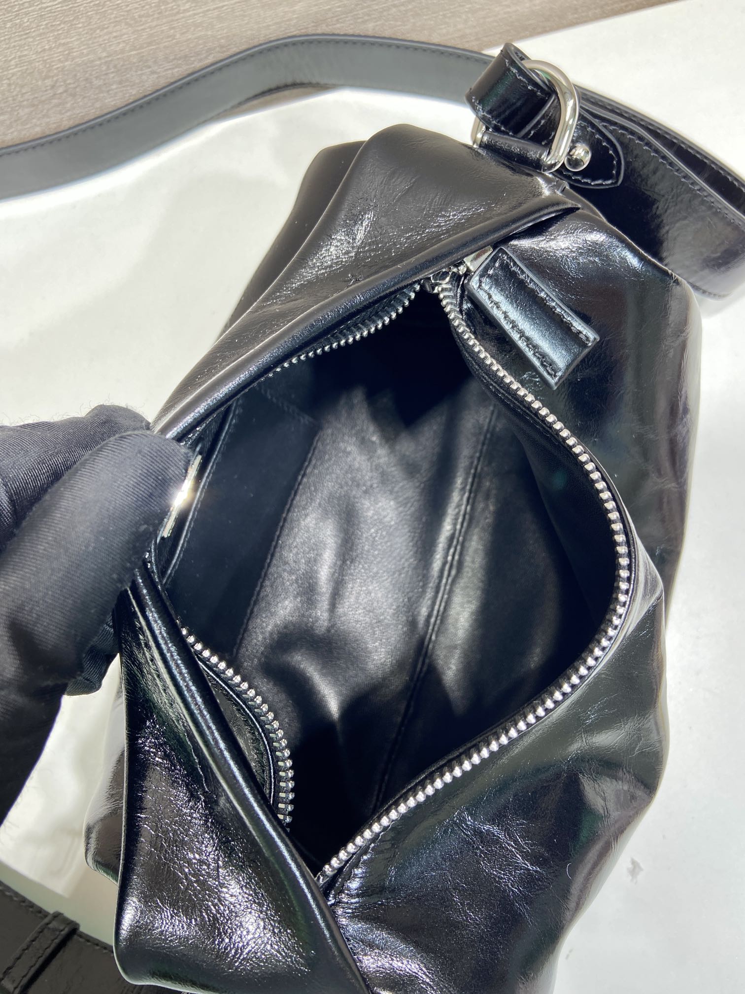 普拉达 PRADA Borsa 手提 斜跨 单肩包 黑色油蜡  H0 2VH194_2CYR_F0002