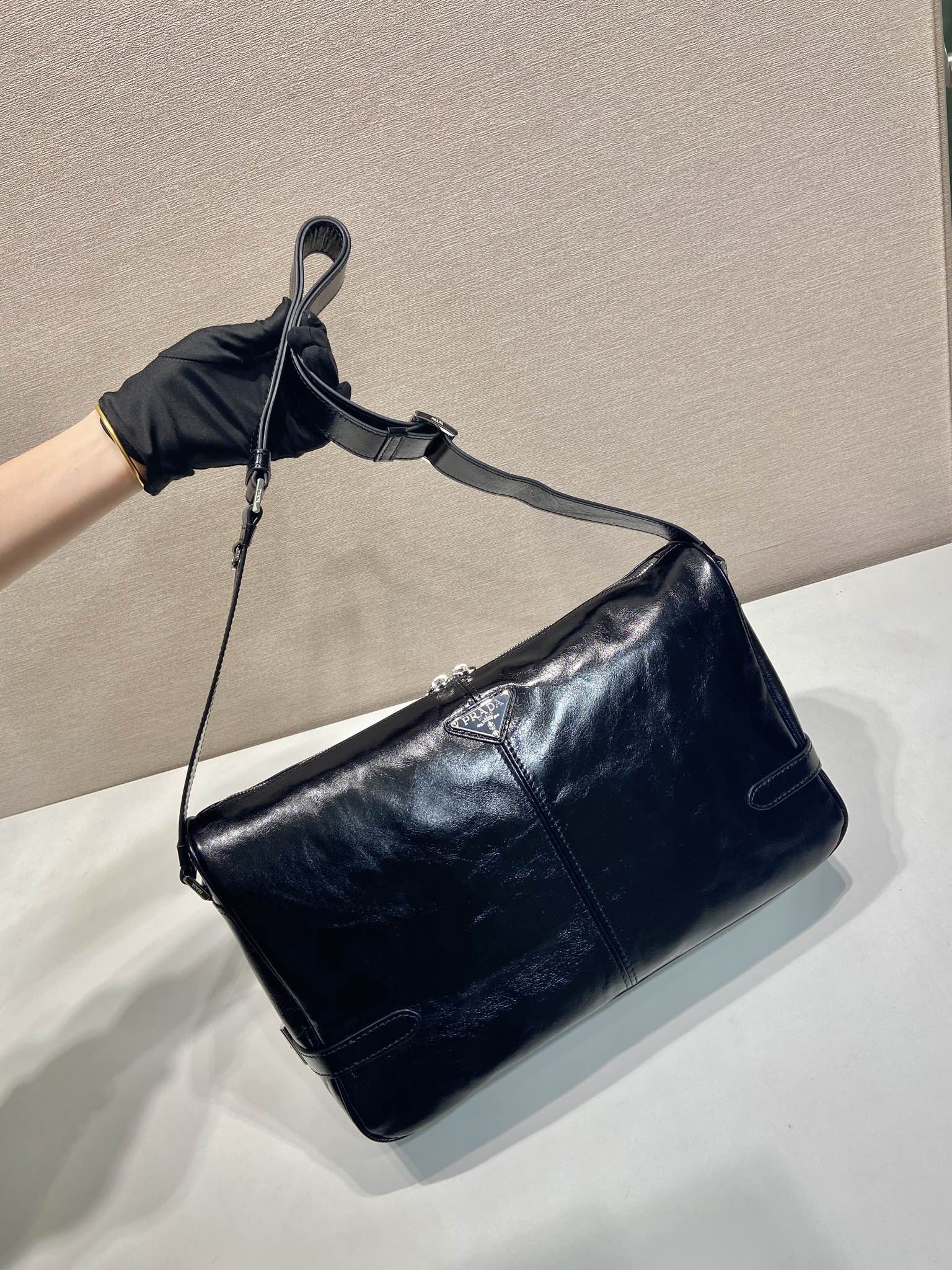 普拉达 PRADA 手提 斜跨 单肩包 黑色油蜡  H0 2VH187_2CYR_F0002