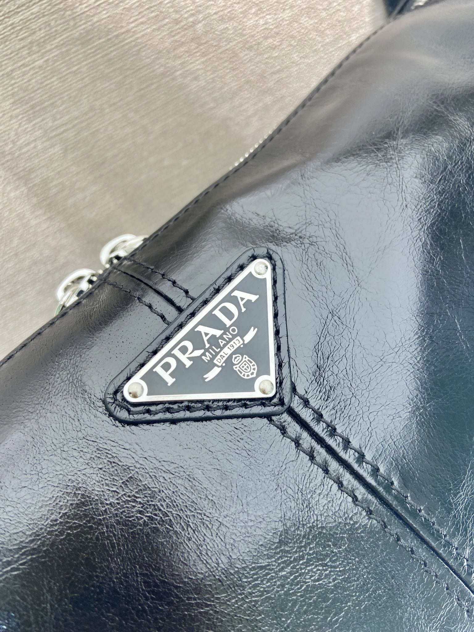 普拉达 PRADA 手提 斜跨 单肩包 黑色油蜡  H0 2VH187_2CYR_F0002