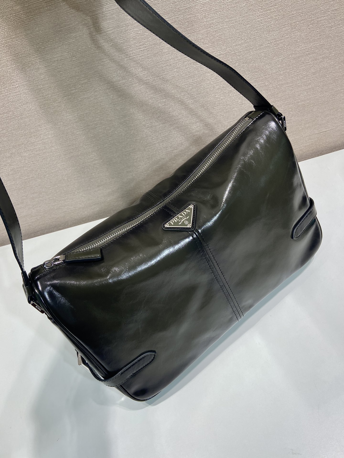 普拉达 PRADA 手提 斜跨 单肩包 军绿色  H0 2VH187 