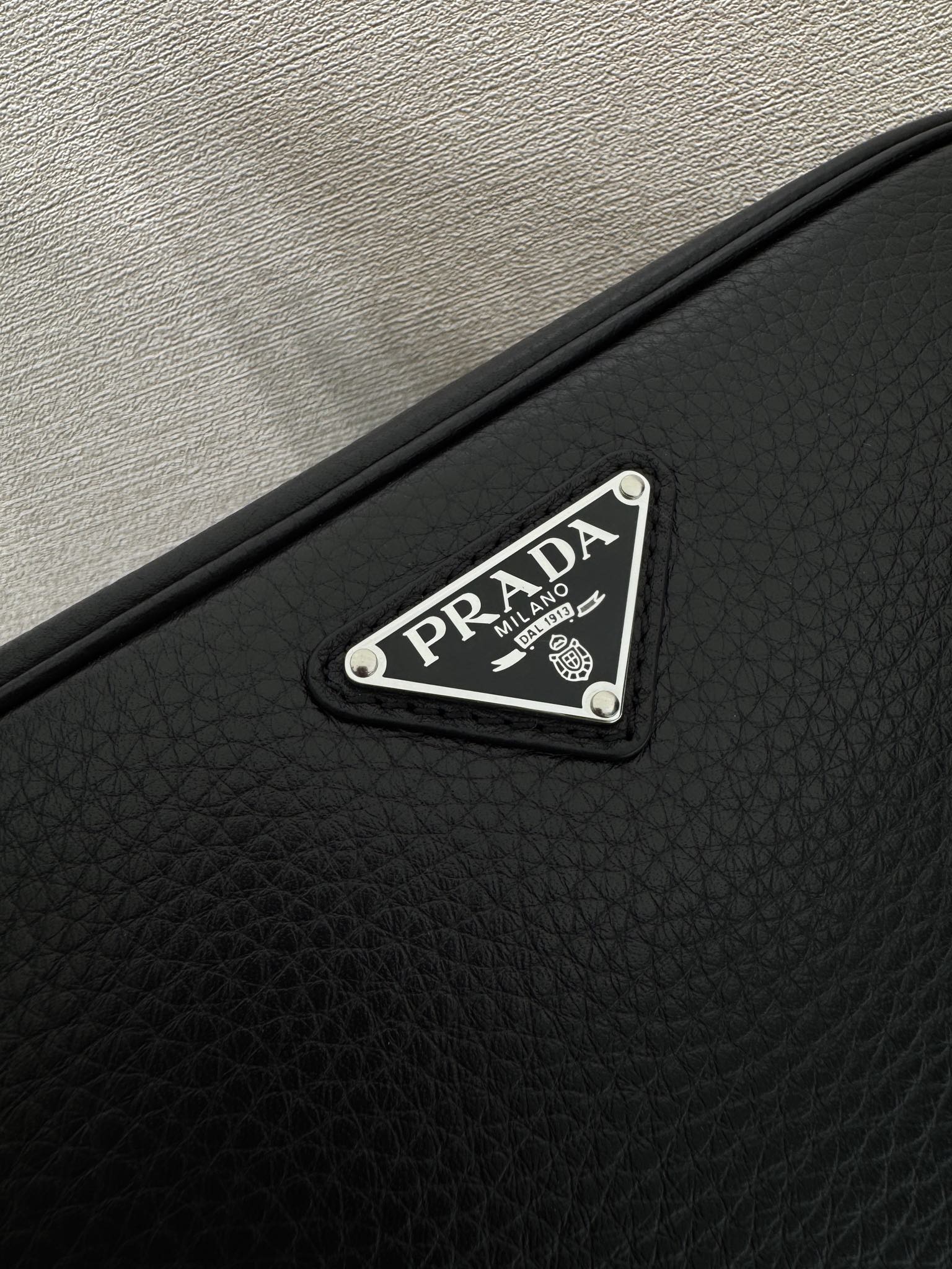 普拉达 PRADA Nappa  斜跨 单肩包 相机 黑色  F0-2VH189_2BBE_F0002