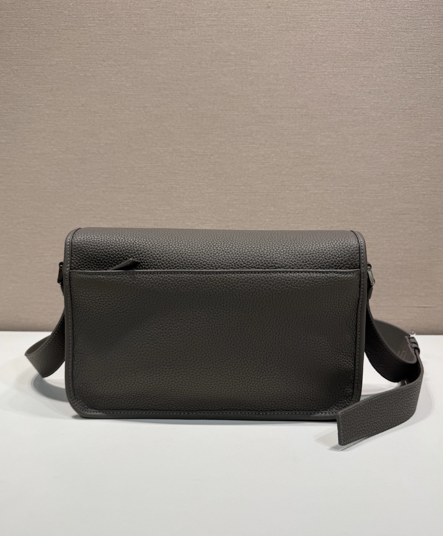 普拉达 PRADA  邮差 斜跨 单肩包 真皮 灰色 H0-2VD075 