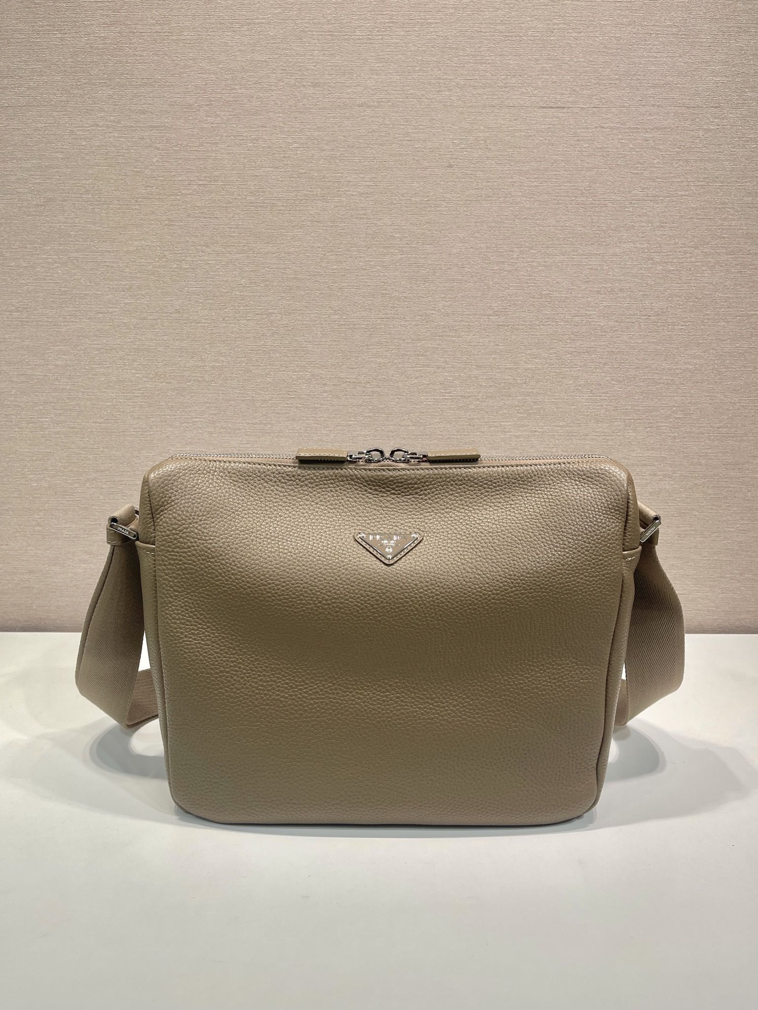 普拉达 PRADA  邮差 斜跨 单肩包 真皮 棕色 H0-2VH182 