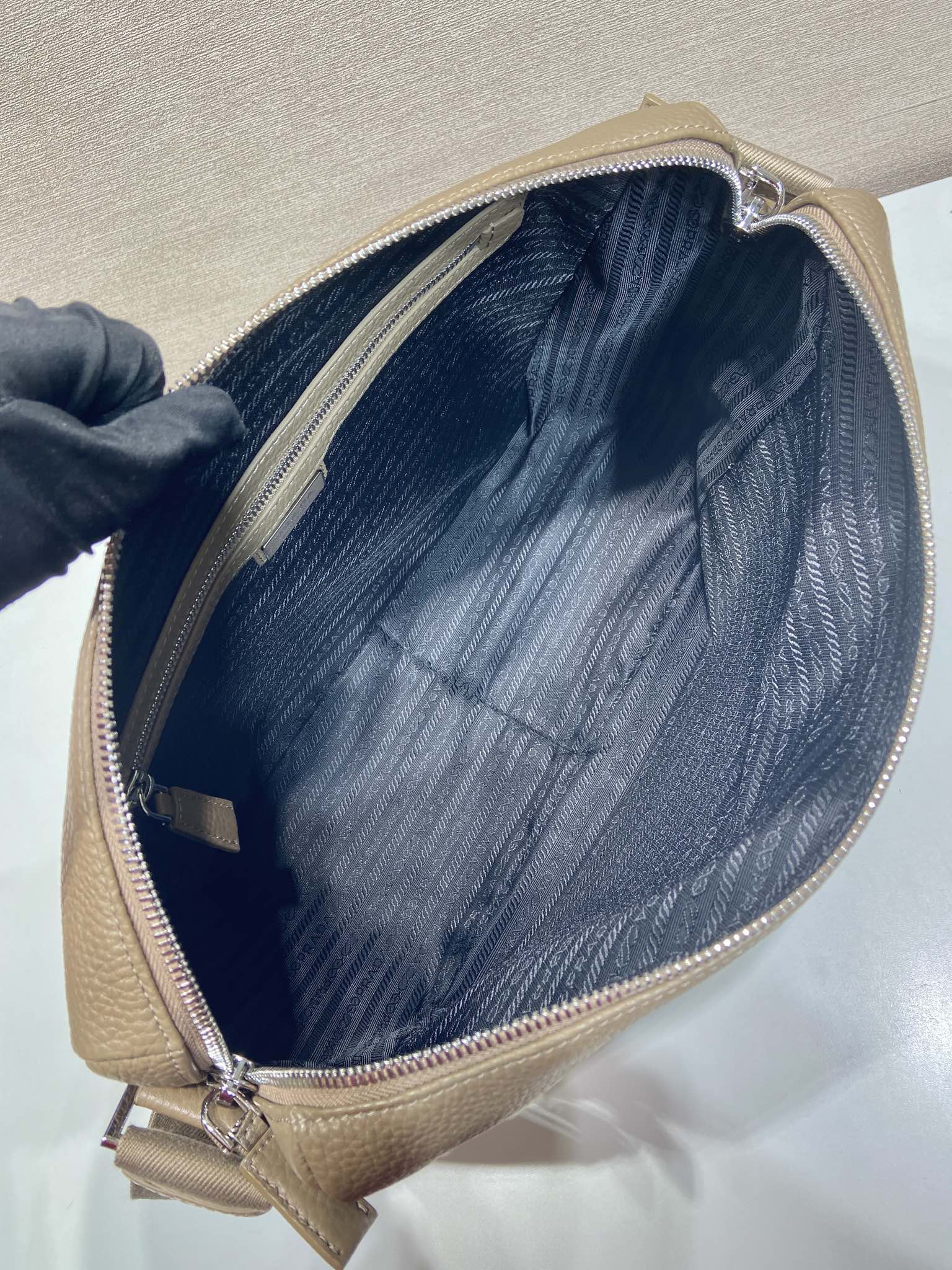 普拉达 PRADA  邮差 斜跨 单肩包 真皮 棕色 H0-2VH182 
