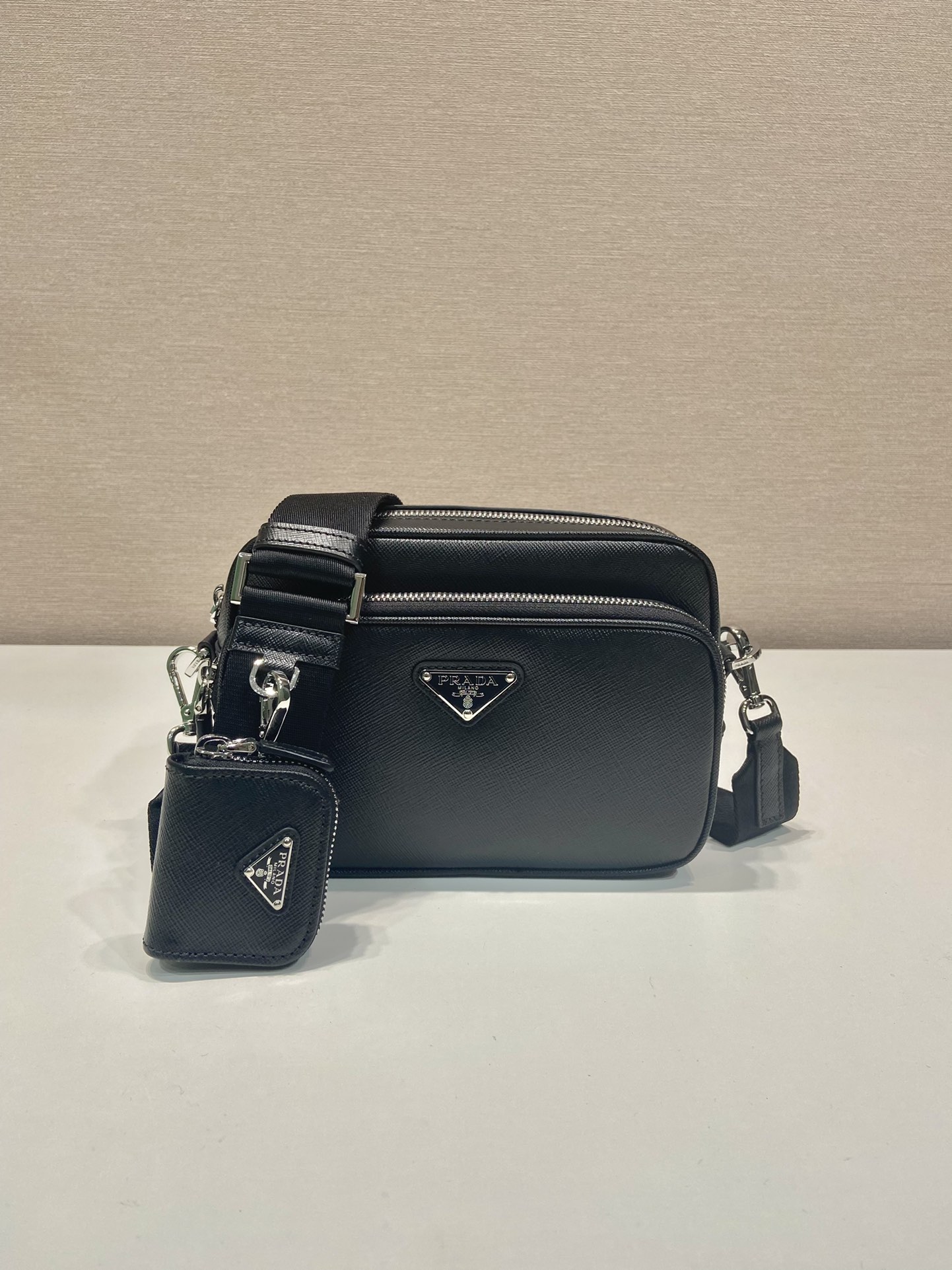 普拉达 PRADA  相机 斜跨 单肩包  黑色H0-2VH170_2DMH_F0002_V_XOO