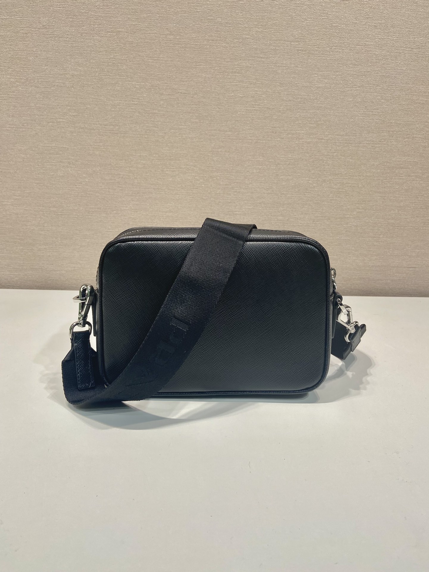 普拉达 PRADA  相机 斜跨 单肩包  黑色H0-2VH170_2DMH_F0002_V_XOO