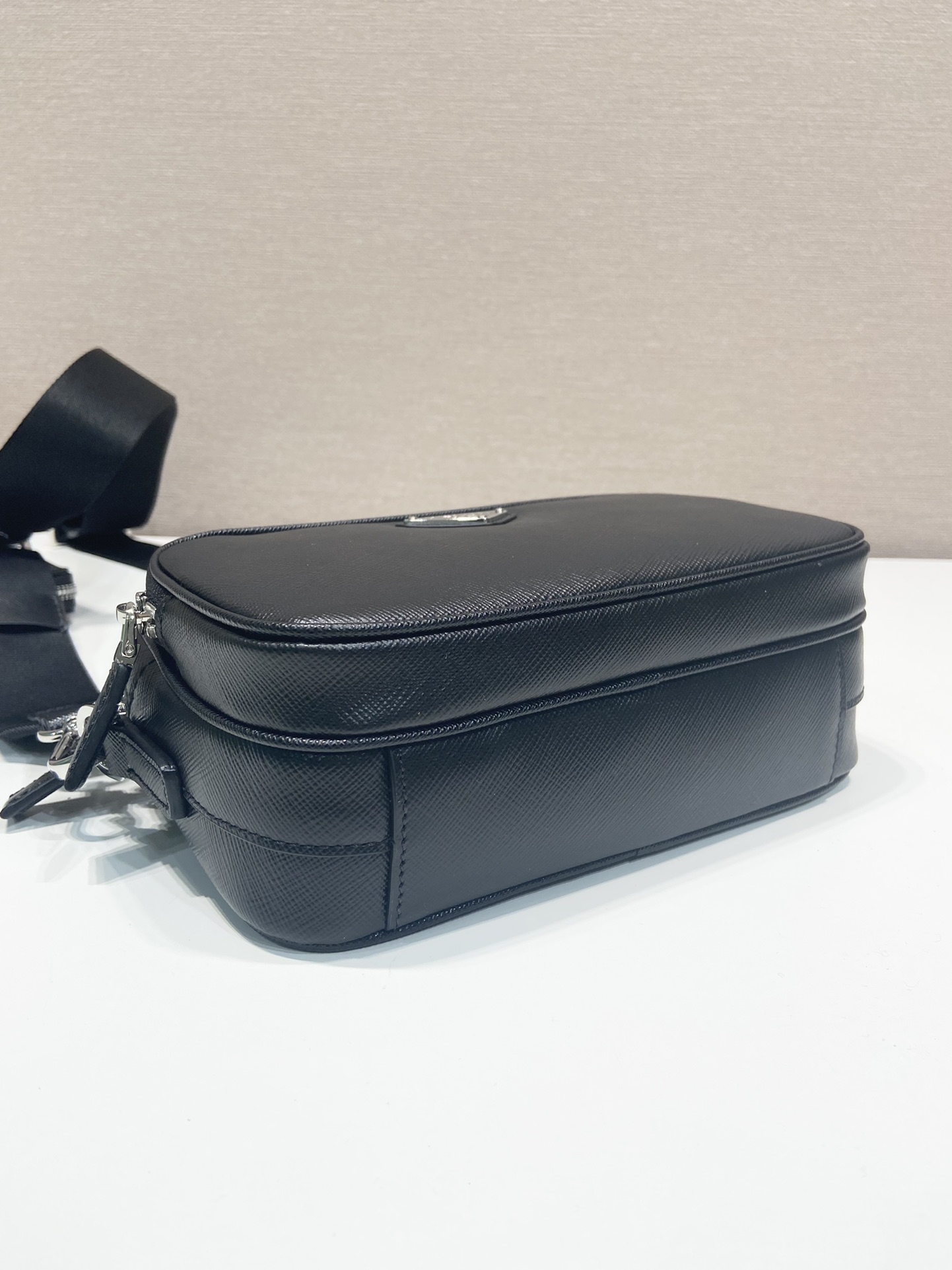 普拉达 PRADA  相机 斜跨 单肩包  黑色H0-2VH170_2DMH_F0002_V_XOO