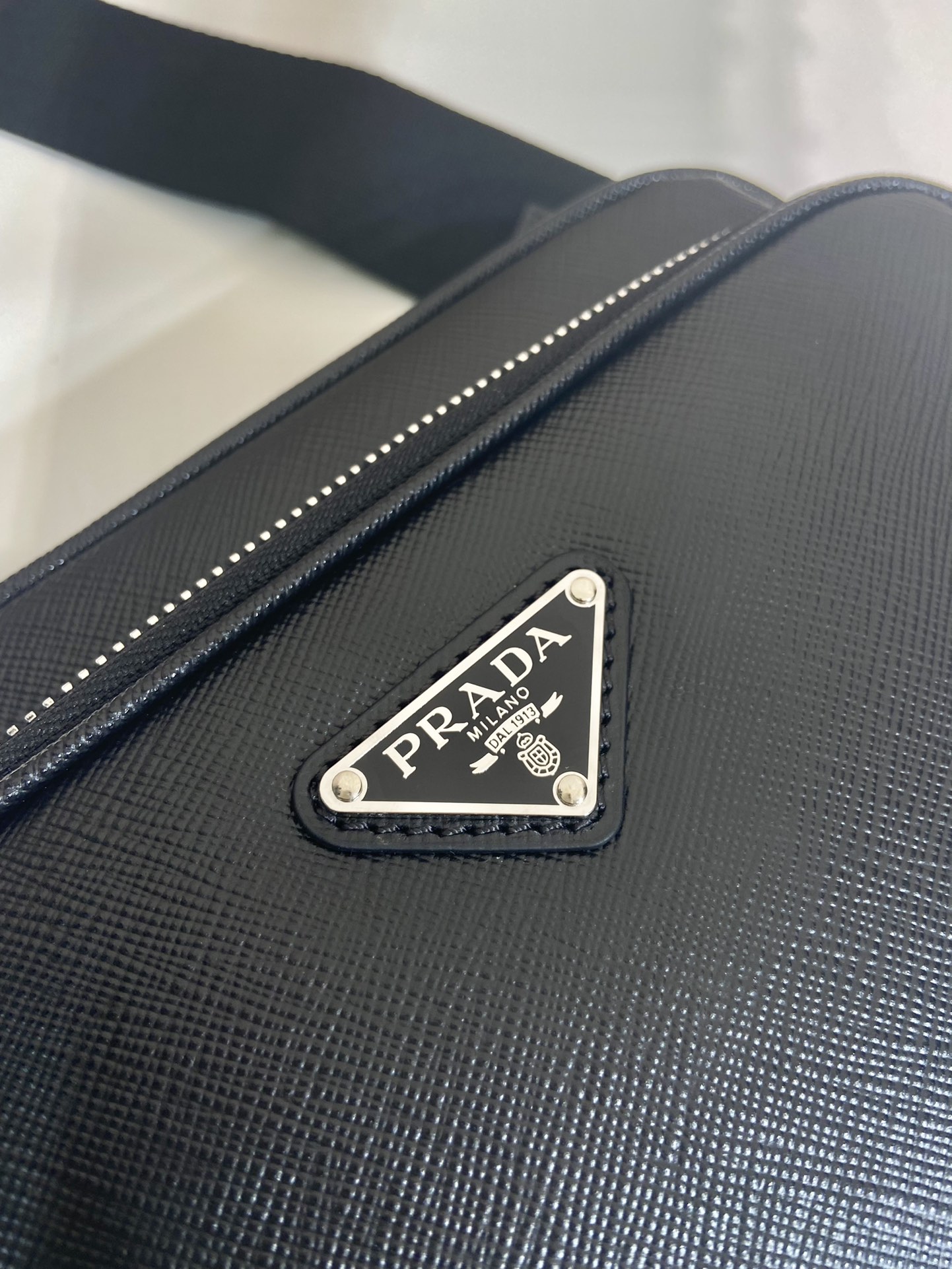 普拉达 PRADA  相机 斜跨 单肩包  黑色H0-2VH170_2DMH_F0002_V_XOO