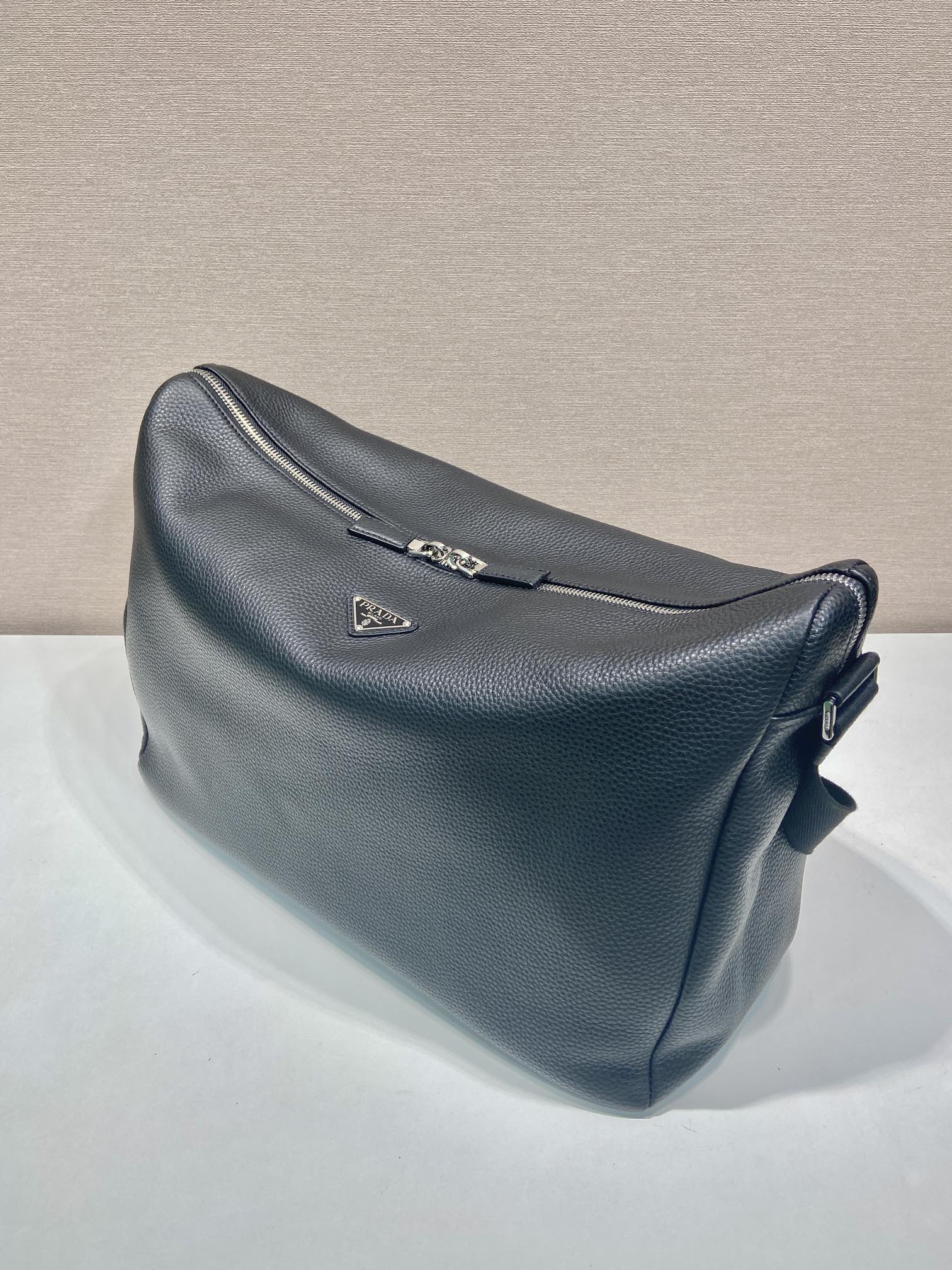 普拉达 PRADA  邮差 斜跨 单肩包 真皮 -尼龙肩带  黑色H0-2VH185_2BBE_F0002